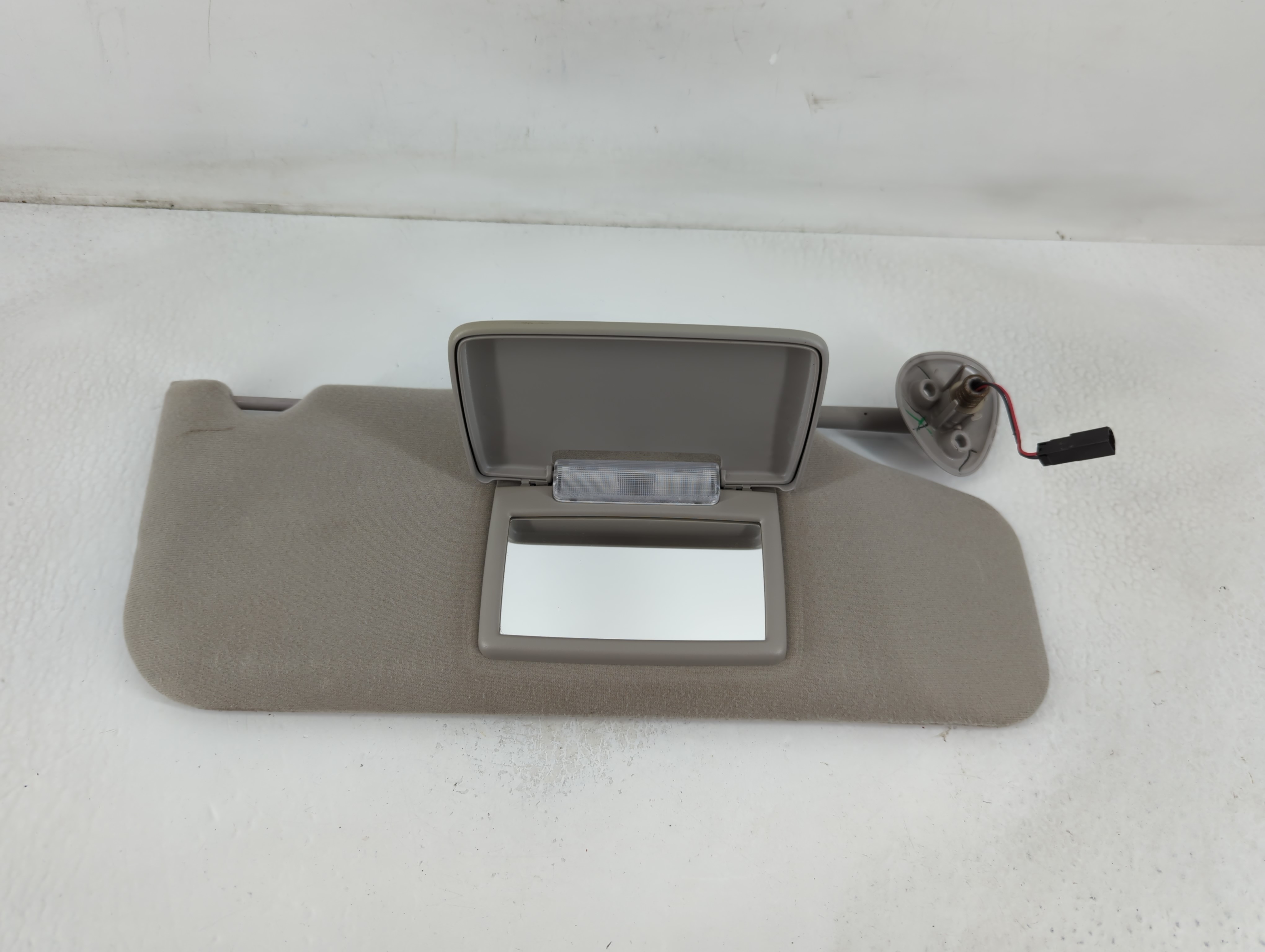 2004-2007 Ford Taurus Passenger Sun Visor Mirror Right Sunvisor Grey 778149 - Oemusedautoparts1.com