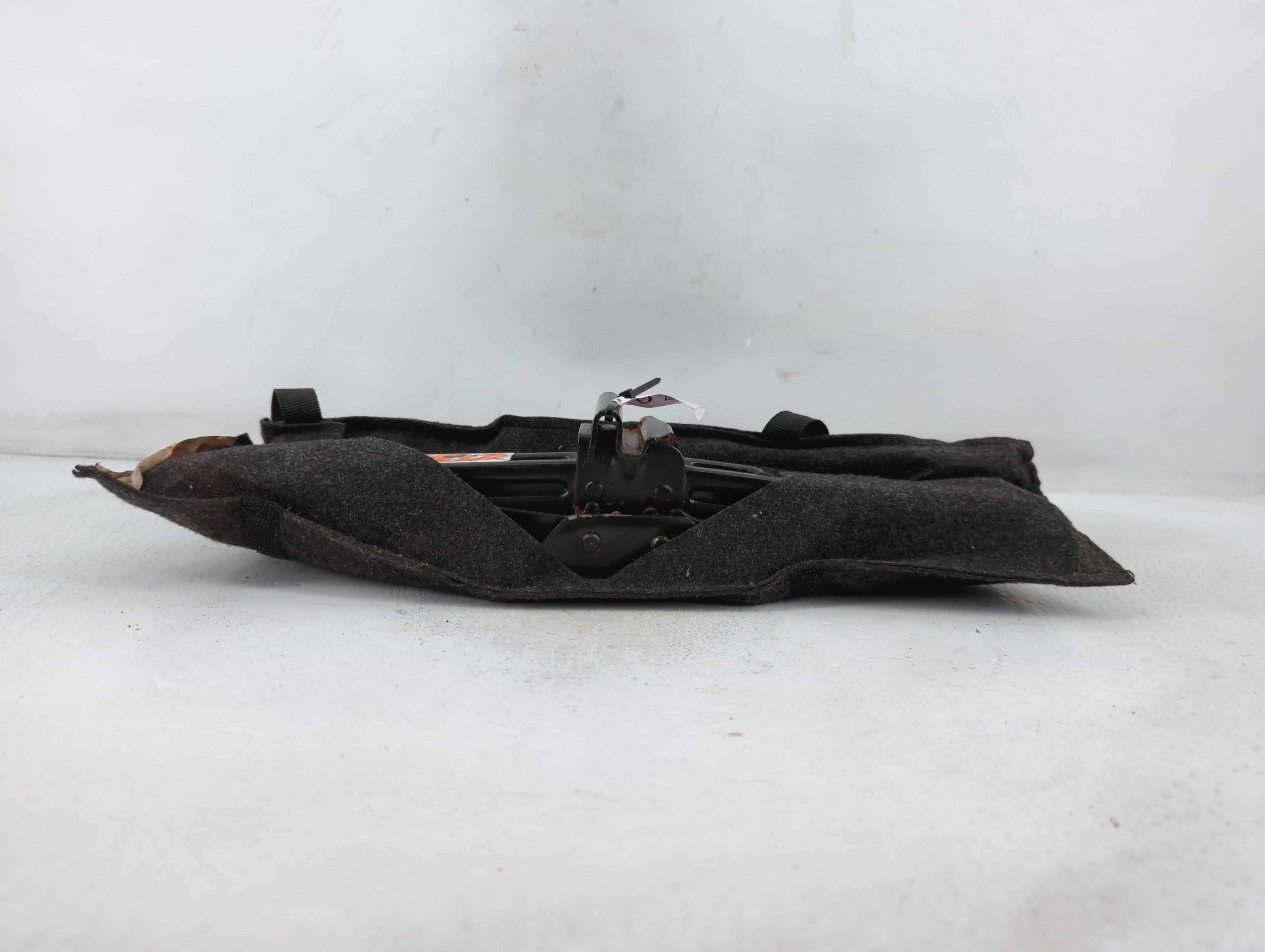2013 Lincoln Mkx Spare Scissor Car Jack 778178 - Oemusedautoparts1.com