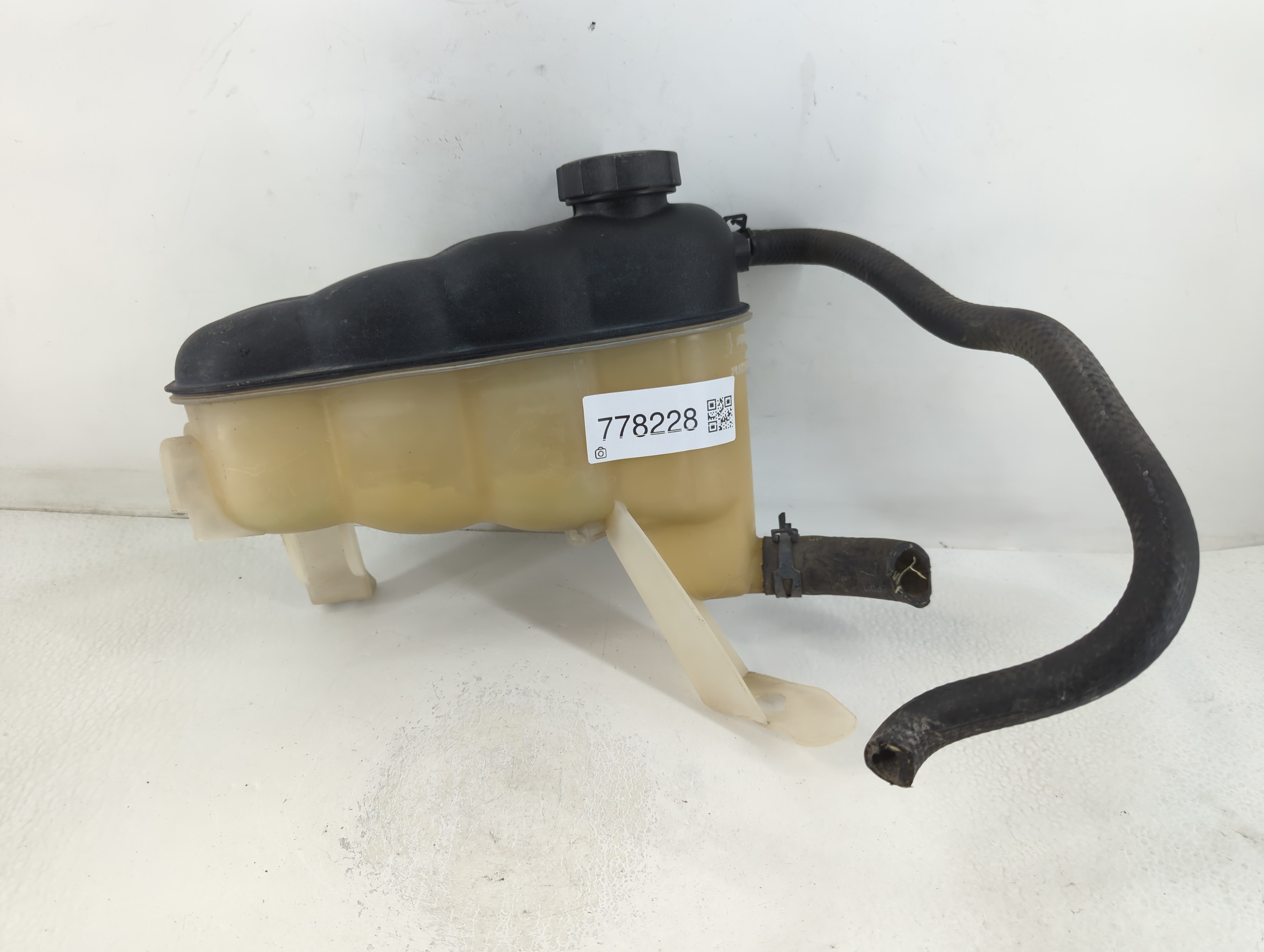 2007 Cadillac Escalade Esv Radiator Coolant Overflow Expansion Tank Bottle 778228 - Oemusedautoparts1.com