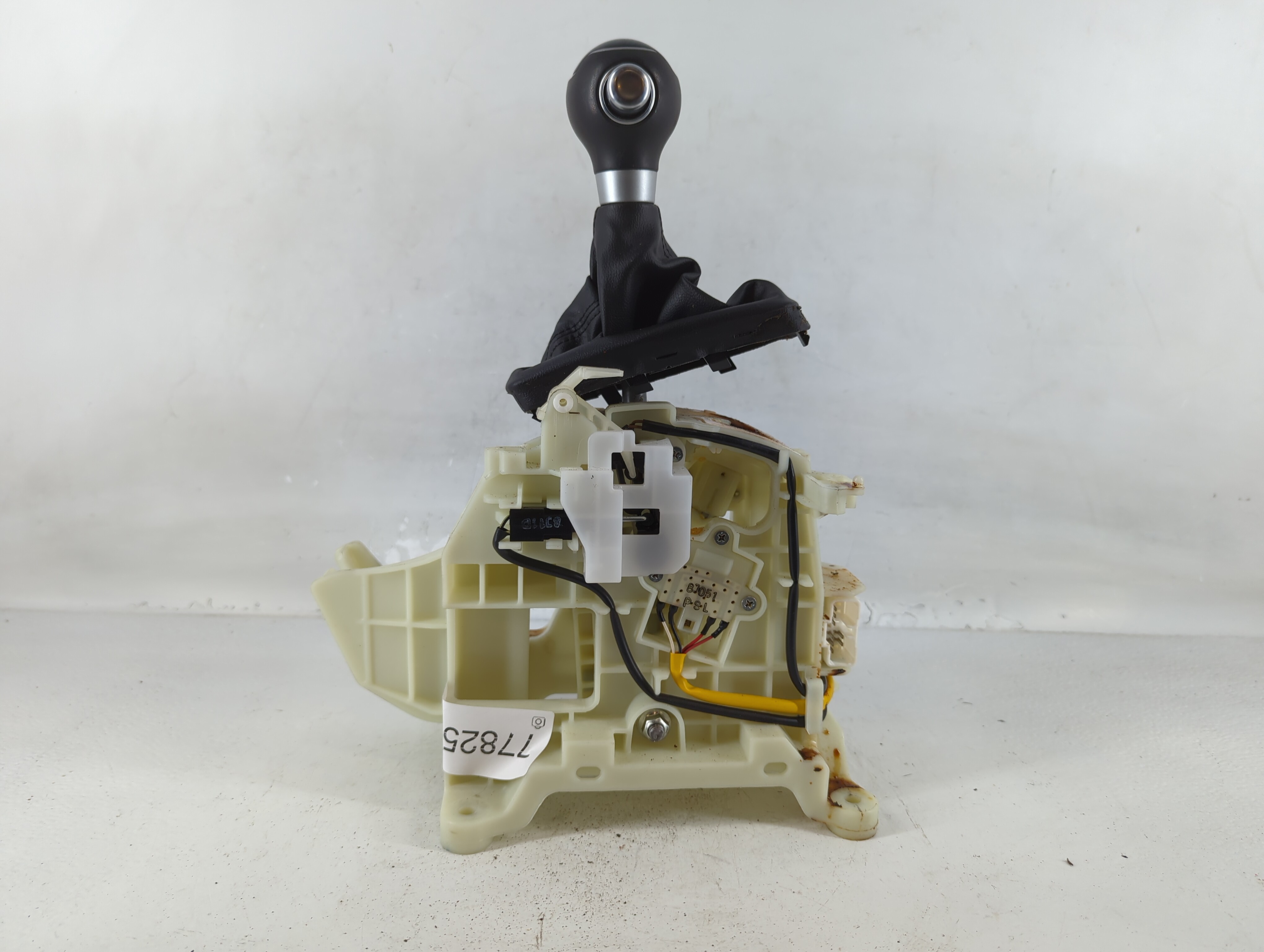 2019 Kia Soul Floor Console Assembly Shifter 778257 - Oemusedautoparts1.com