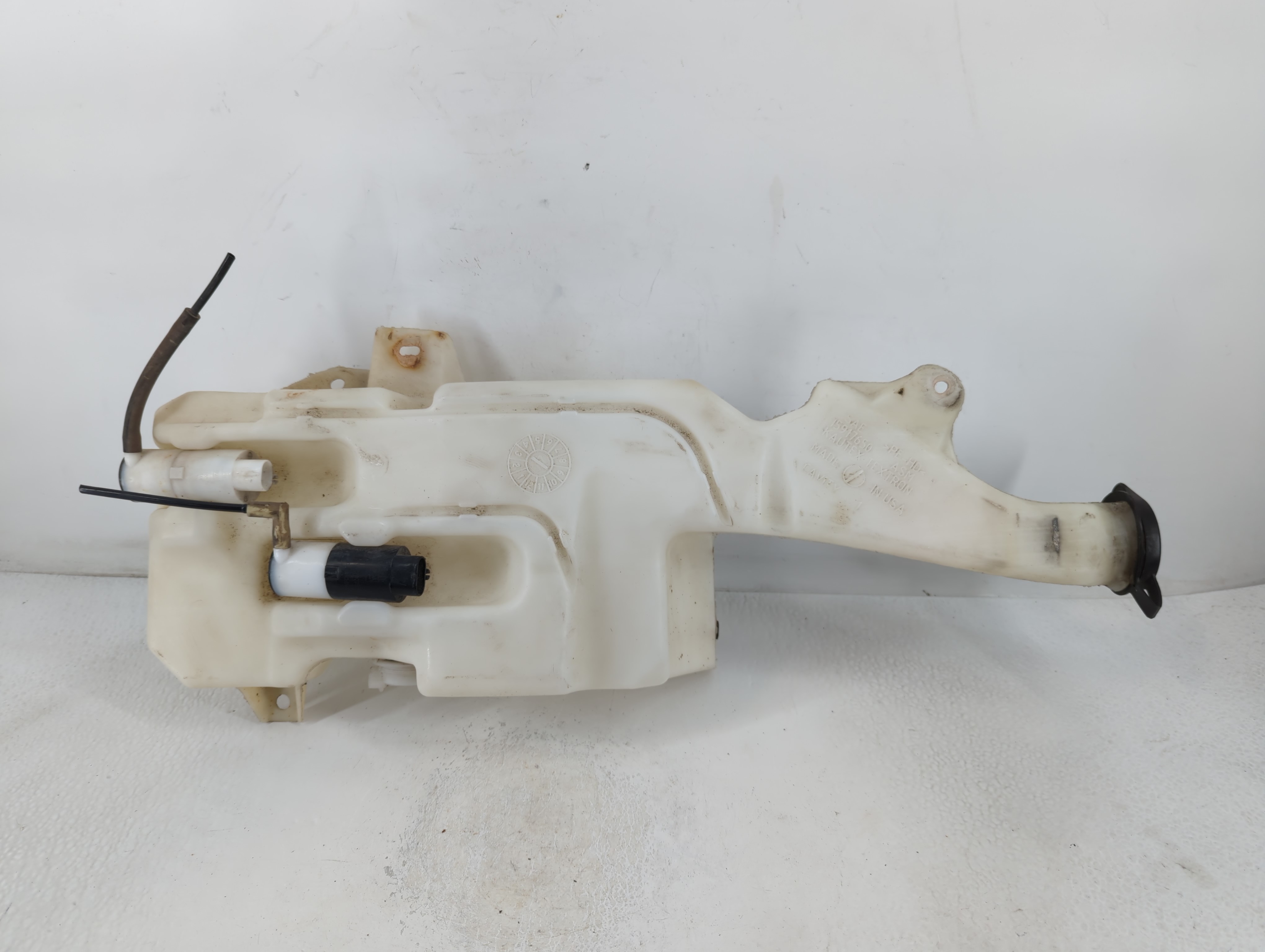 2007-2014 Cadillac Escalade Windshield Washer Fluid Reservoir Bottle Oem 778264 - Oemusedautoparts1.com