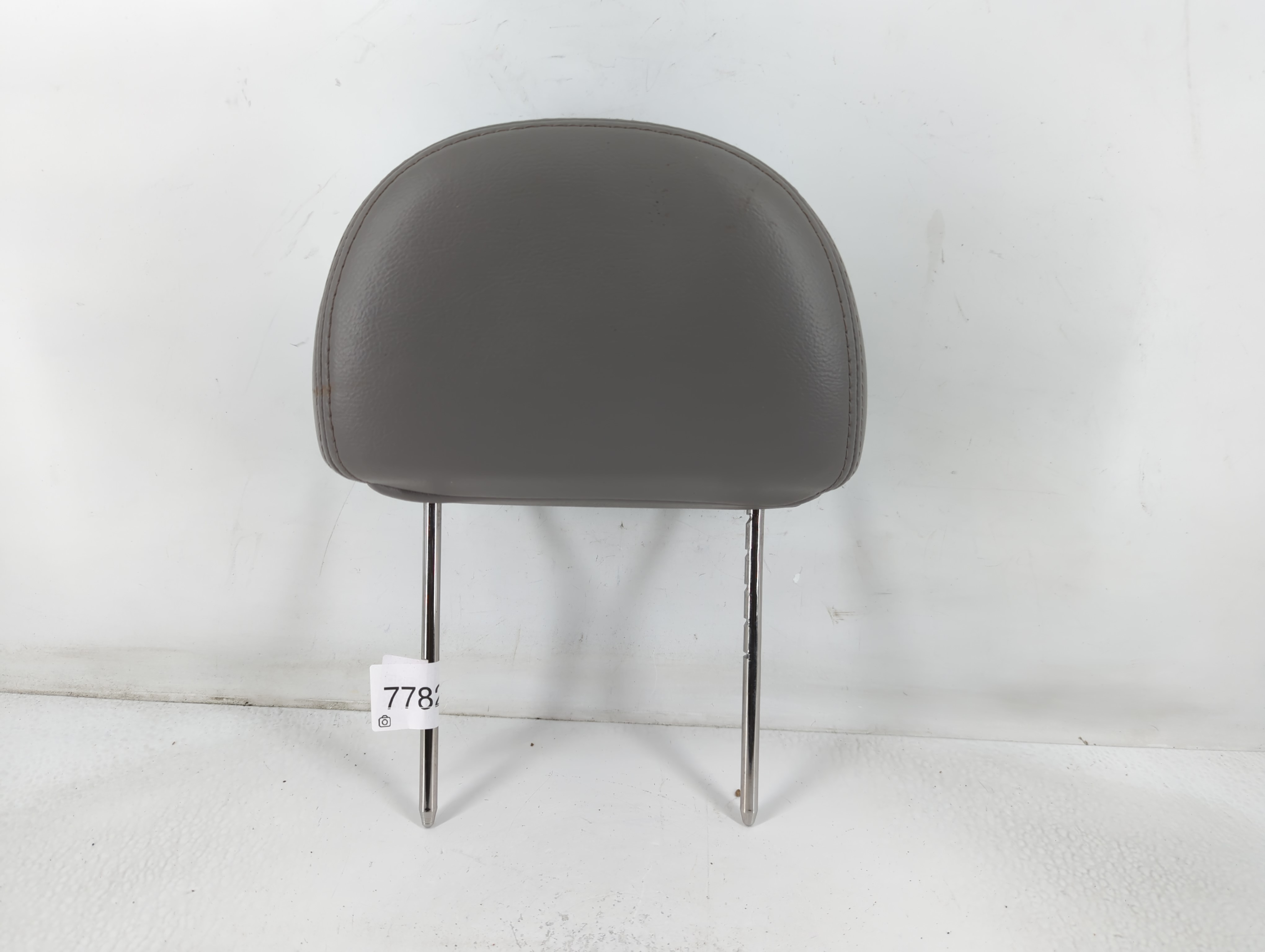 Picture of 2004-2007 Ford Taurus Headrest Head Rest Rear Center Seat 778267