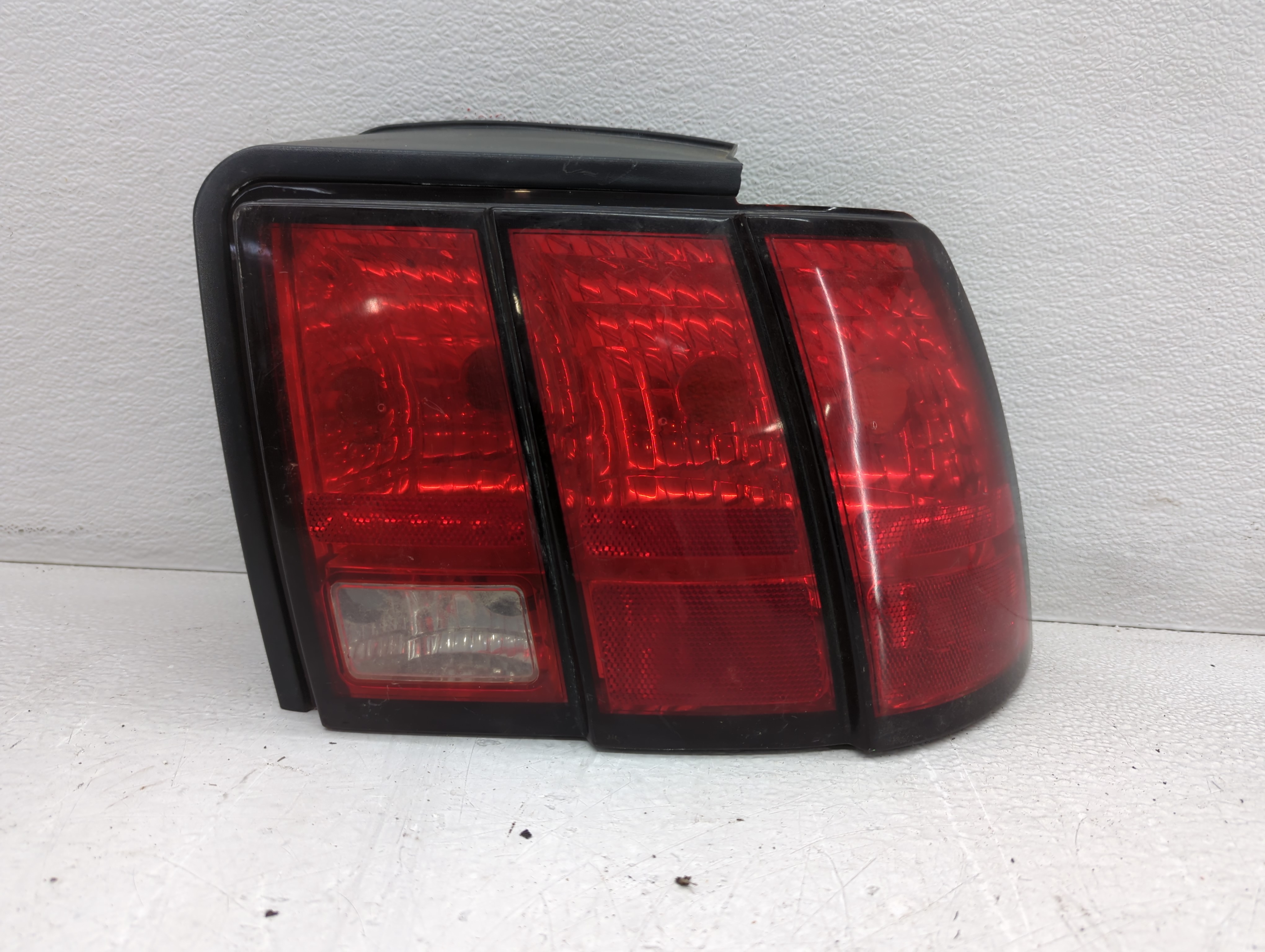 1999-2004 Ford Mustang Passenger Right Side Tail Light Taillight Oem 778312 - Oemusedautoparts1.com