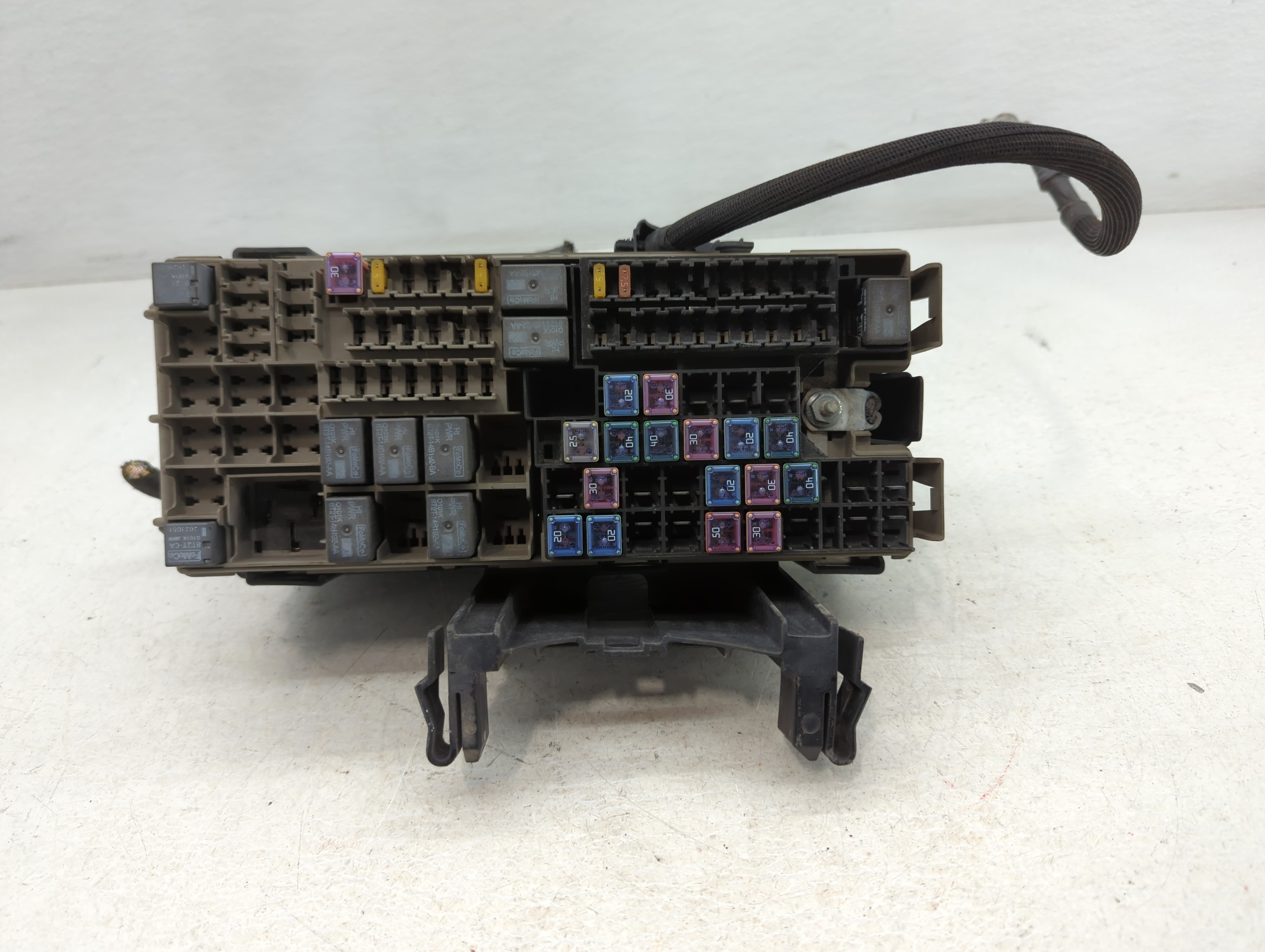 2013-2016 Ford Taurus Fusebox Fuse Box Relay Module 778316 - Oemusedautoparts1.com