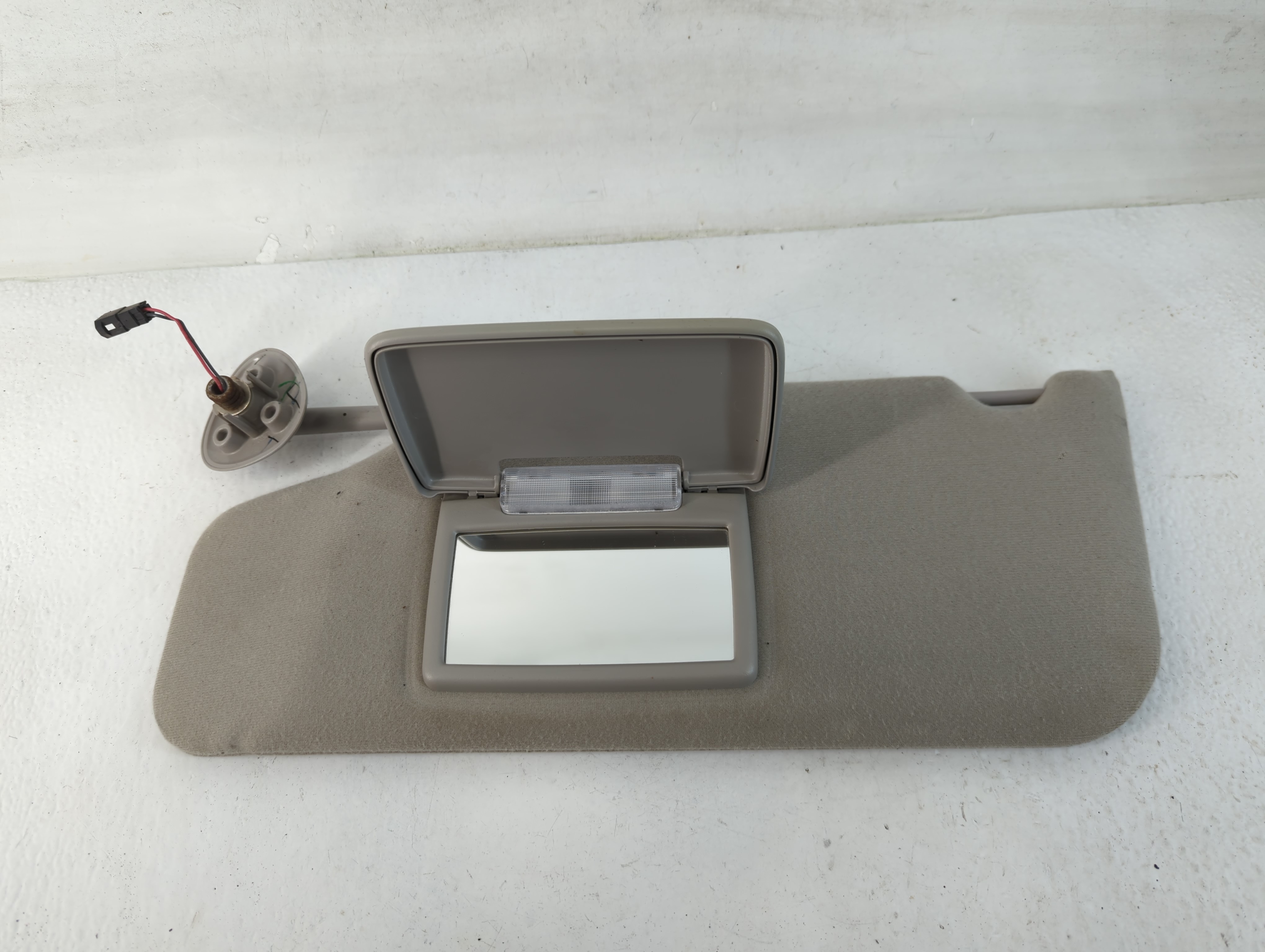 2004-2007 Ford Taurus Driver Sun Visor Mirror Left Sunvisor Grey 778338 - Oemusedautoparts1.com