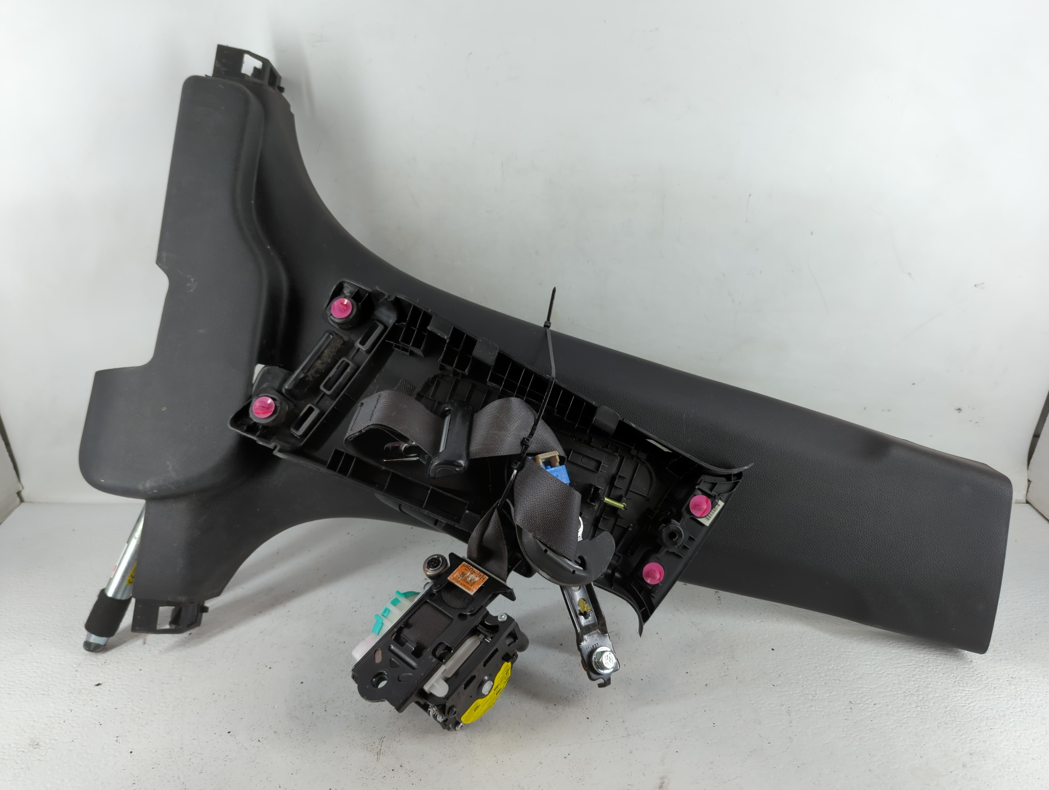 Picture of 2014-2019 Kia Soul Passenger Front Seatbelt Retractor 778343