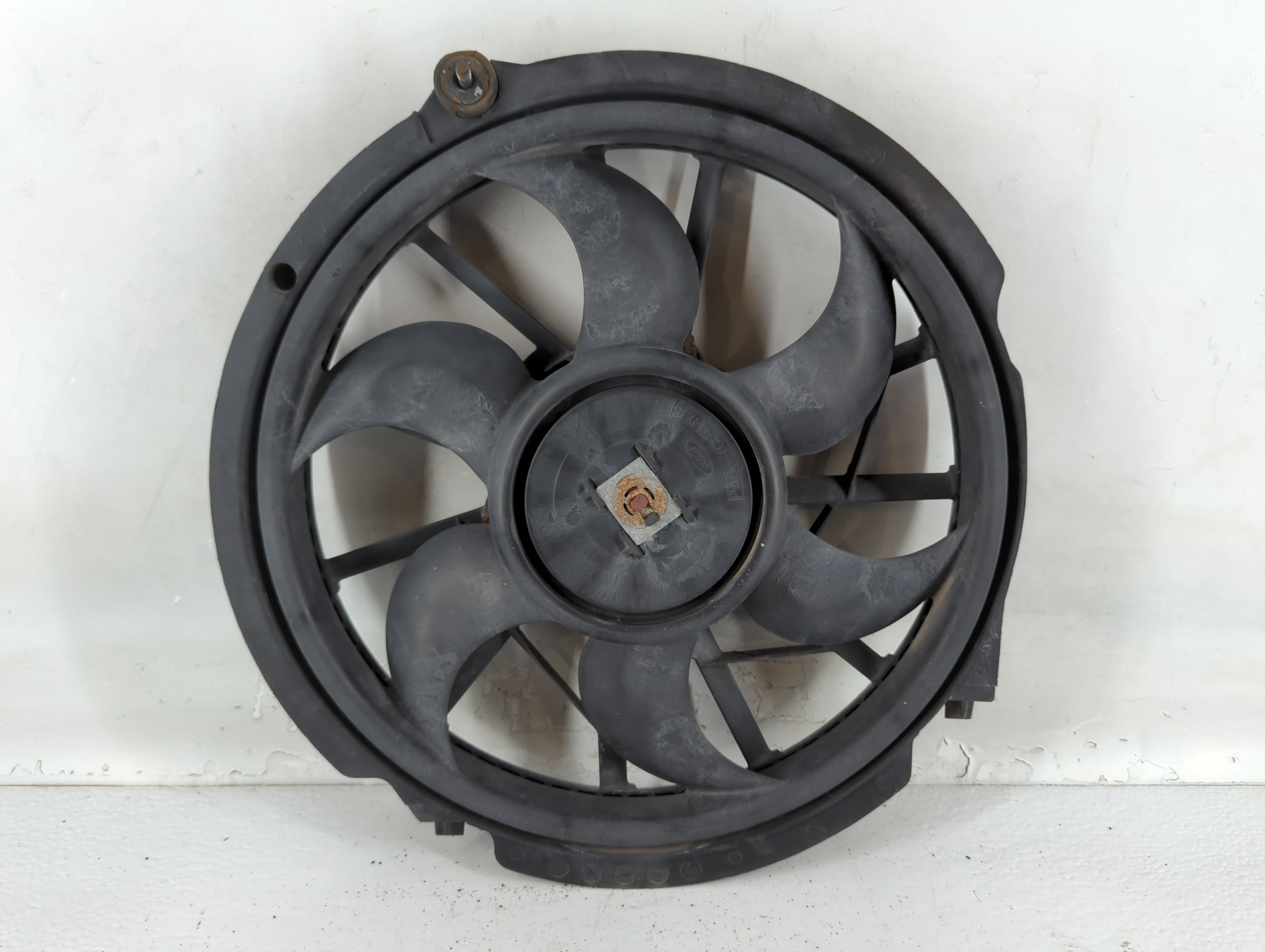 Picture of 1996-2005 Mercury Sable Left Radiator Fan Motor Assembly 778374