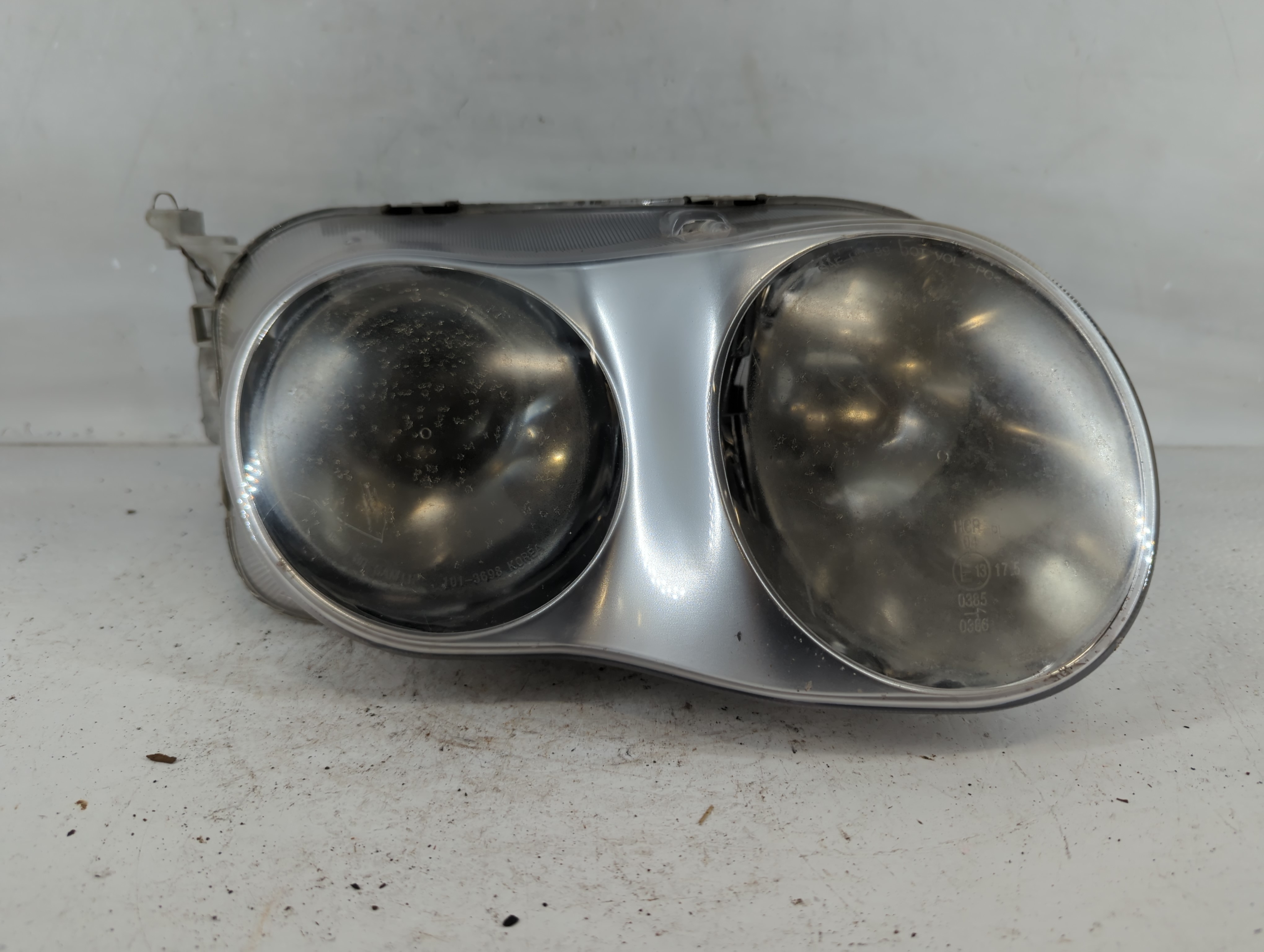 Picture of Hyundai Tiburo Passenger Right Oem Head Light Headlight Lamp 778398