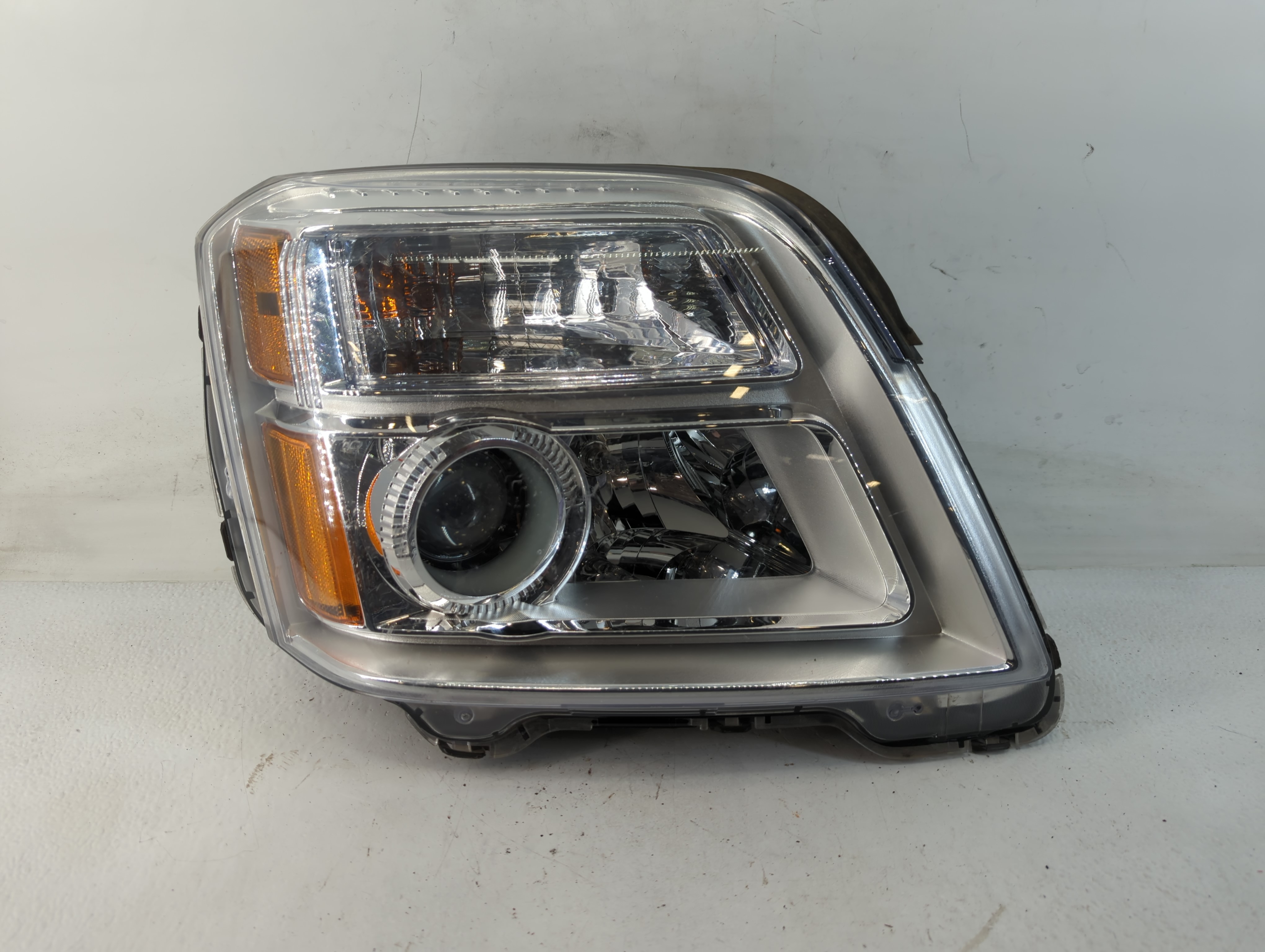 Picture of 2010-2015 Gmc Terrain Passenger Right Oem Head Light Headlight Lamp 778403