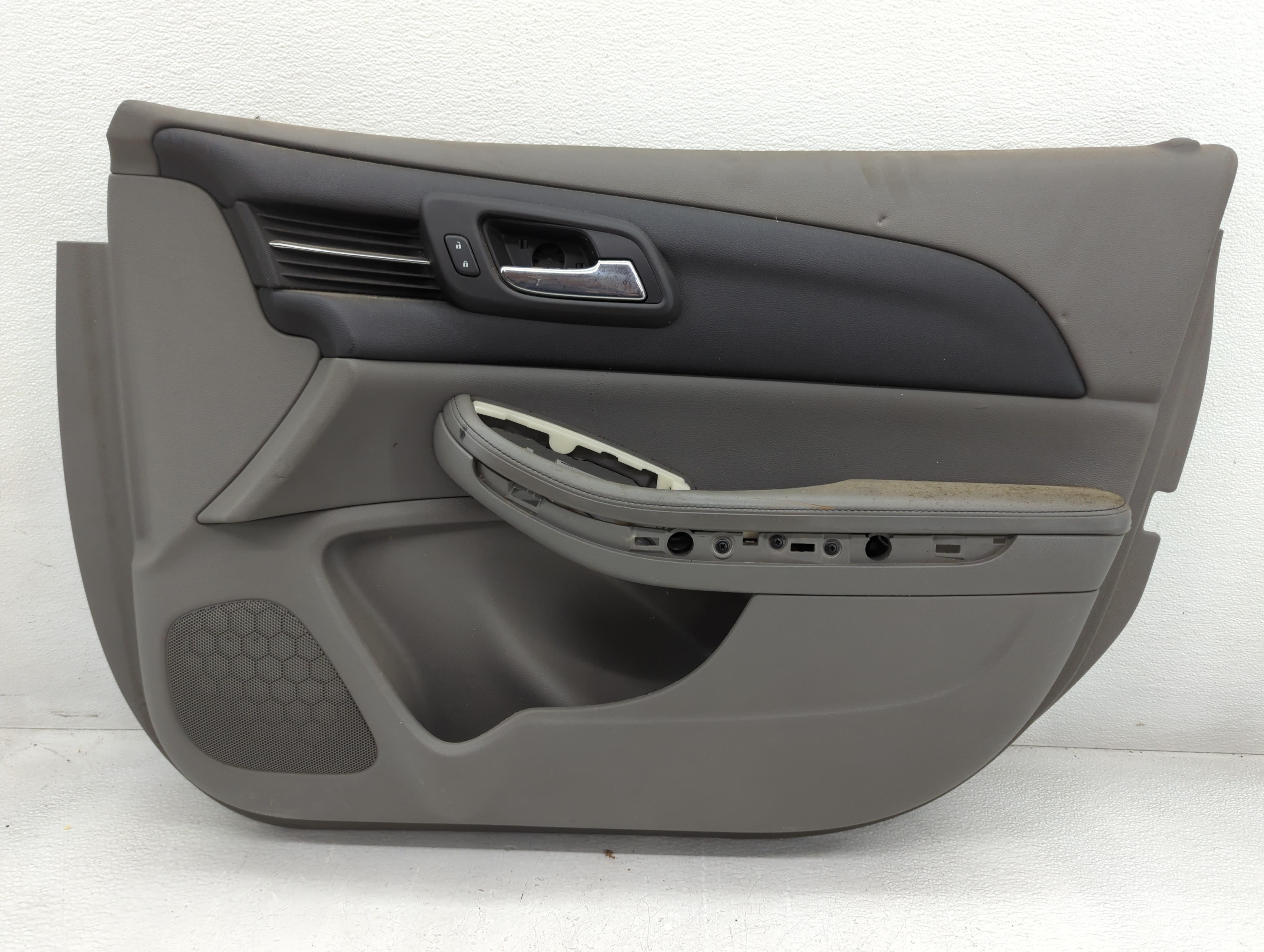 2013 Chevrolet Malibu Front Right Passenger Interior Door Panel Trim 778422 - Oemusedautoparts1.com