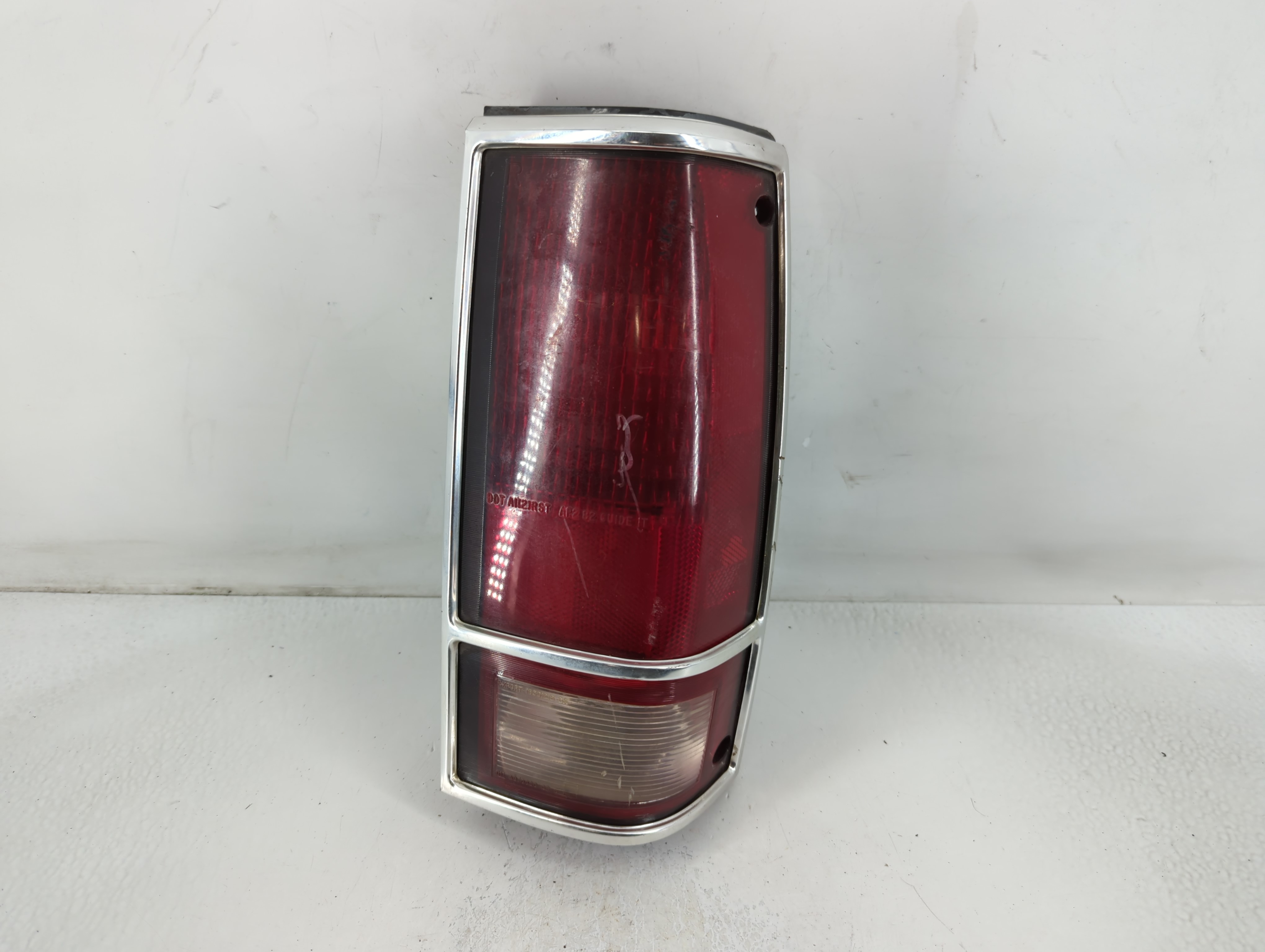 1993 Chevrolet Blazer Passenger Right Side Tail Light Taillight Oem 778427 - Oemusedautoparts1.com