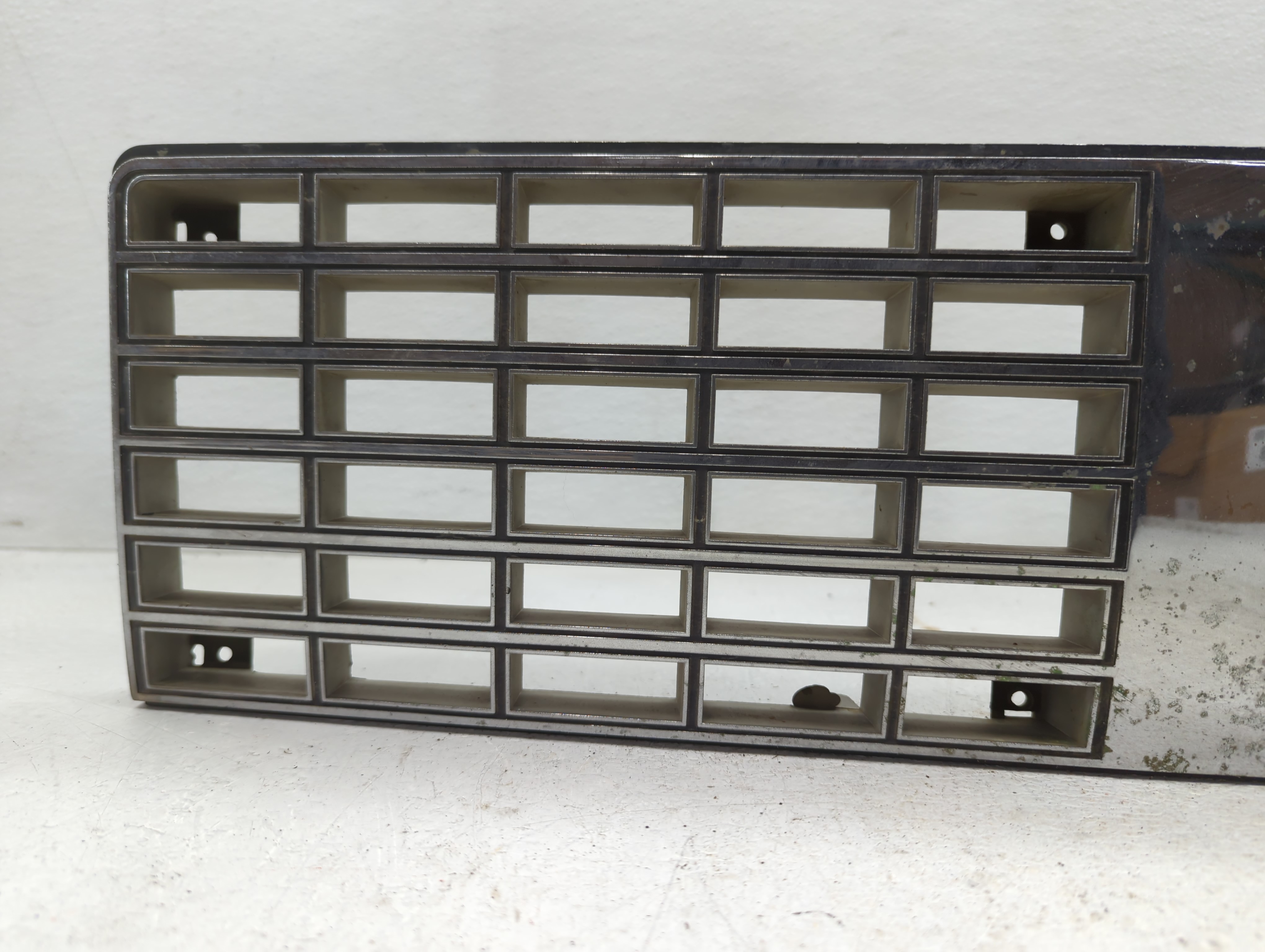 1984 Oldsmobile Cutlass Front Bumper Grille Cover 778477 - Oemusedautoparts1.com