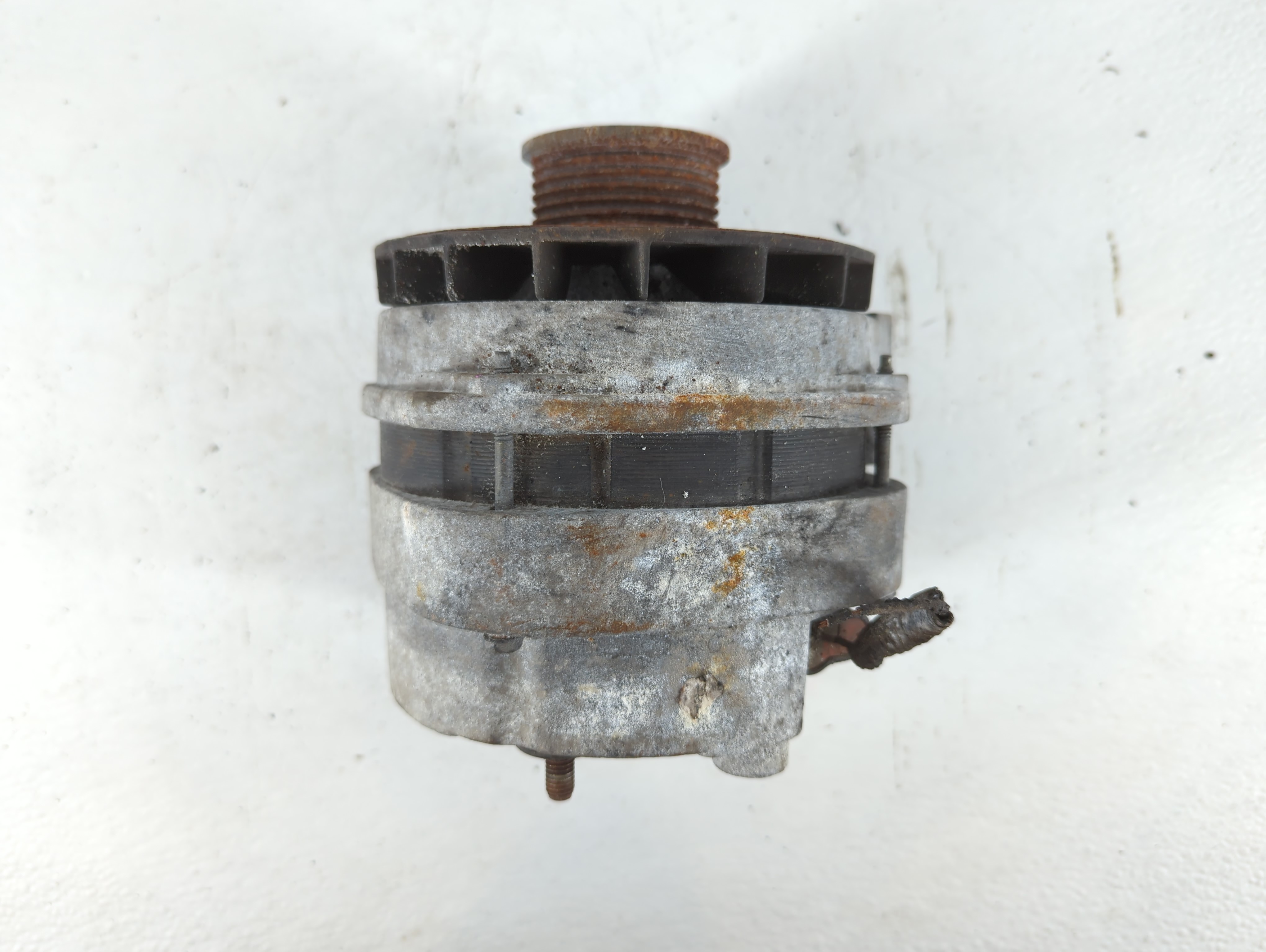 Picture of 1996 Gmc Savana 3500 Alternator Generator Charging Assembly Engine Oem 778545