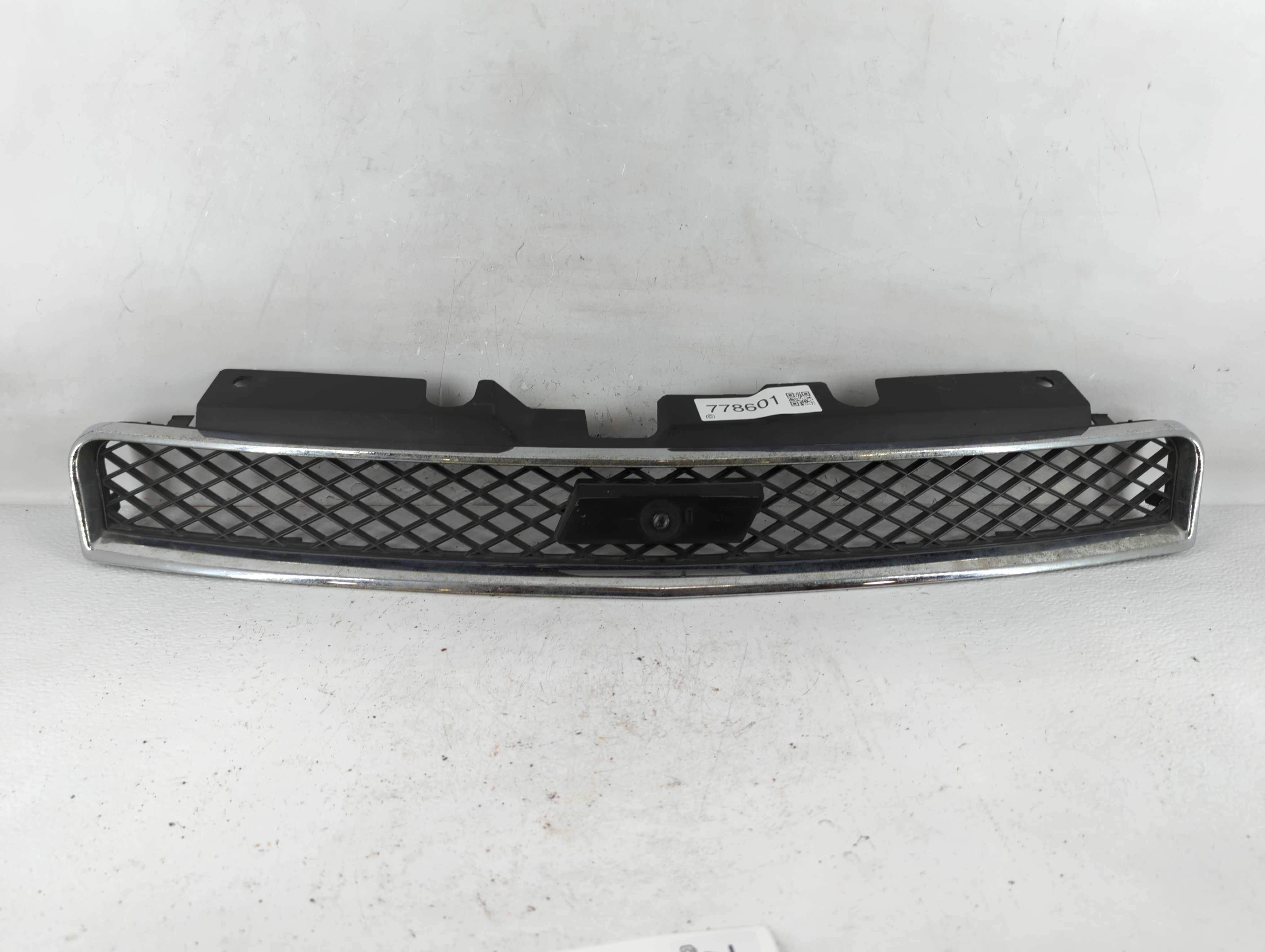 2000-2005 Chevrolet Impala Front Bumper Grille Cover 778601 - Oemusedautoparts1.com