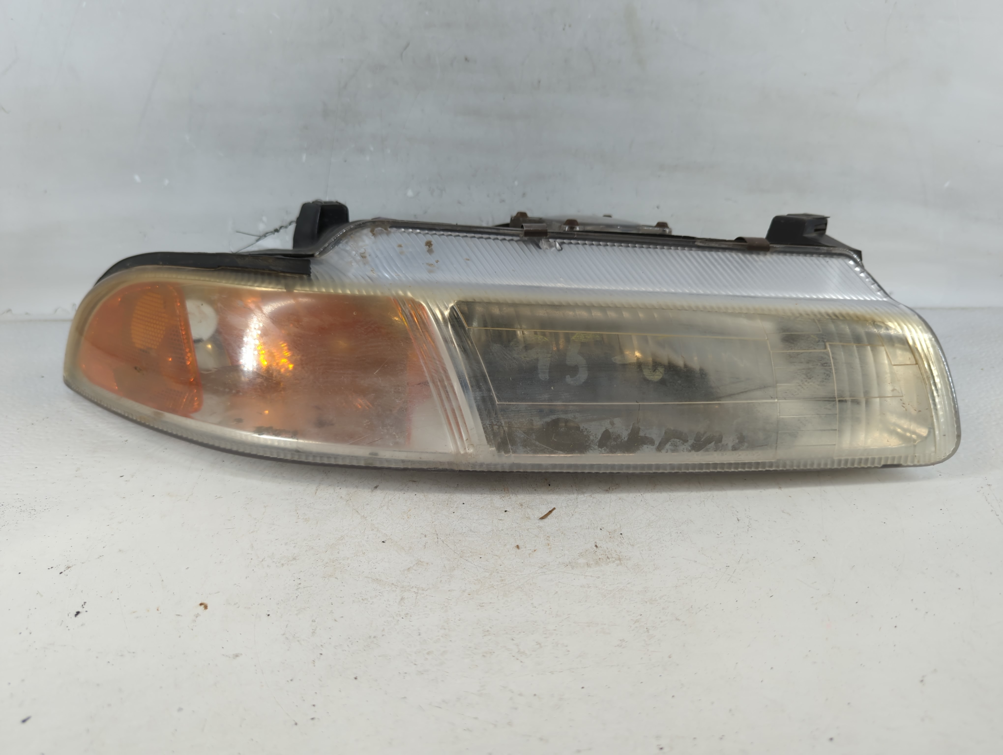 1995-1996 Chrysler Cirrus Passenger Right Oem Head Light Headlight Lamp 778619 - Oemusedautoparts1.com
