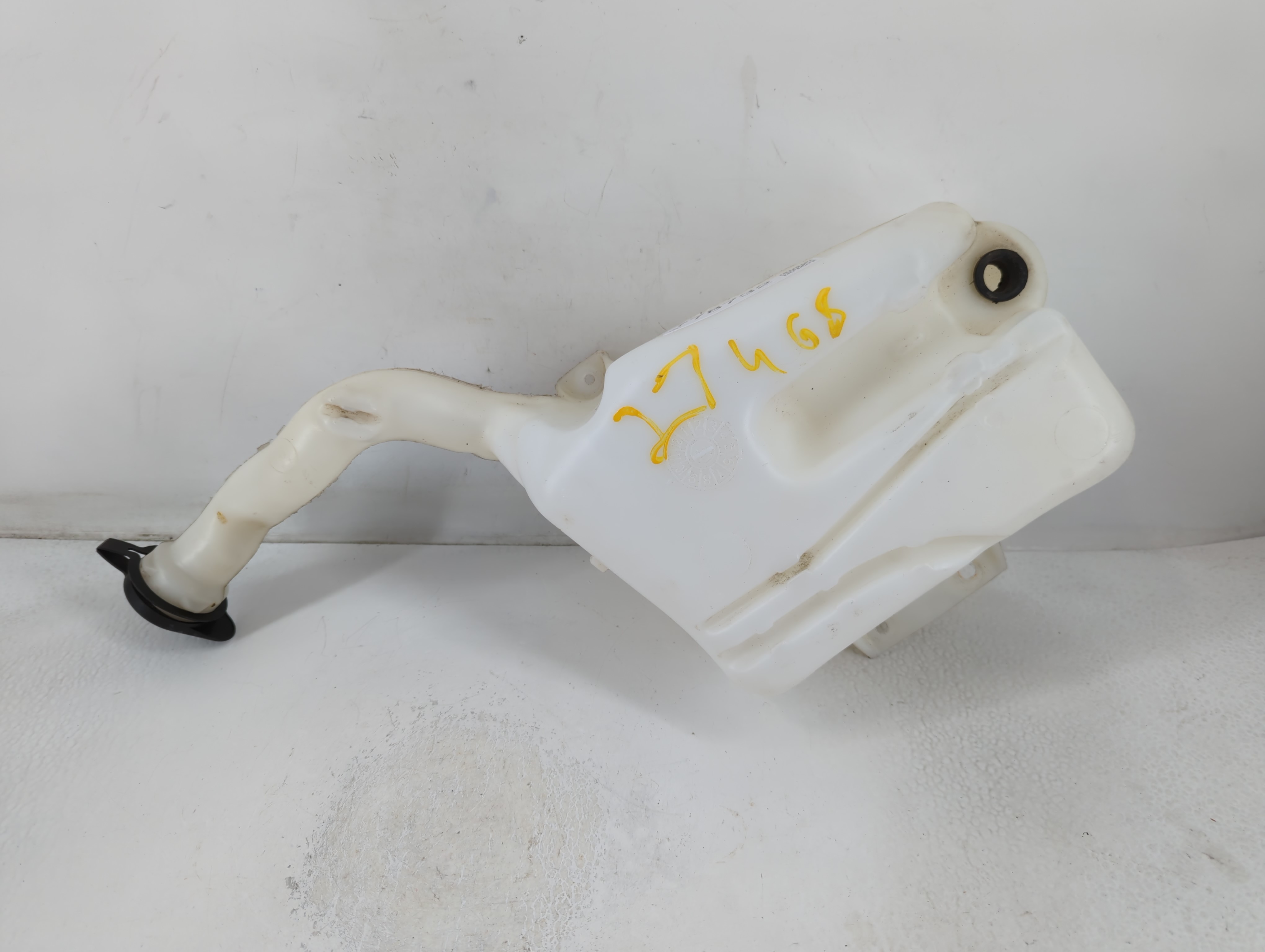2005-2010 Chevrolet Cobalt Windshield Washer Fluid Reservoir Bottle Oem 778732 - Oemusedautoparts1.com