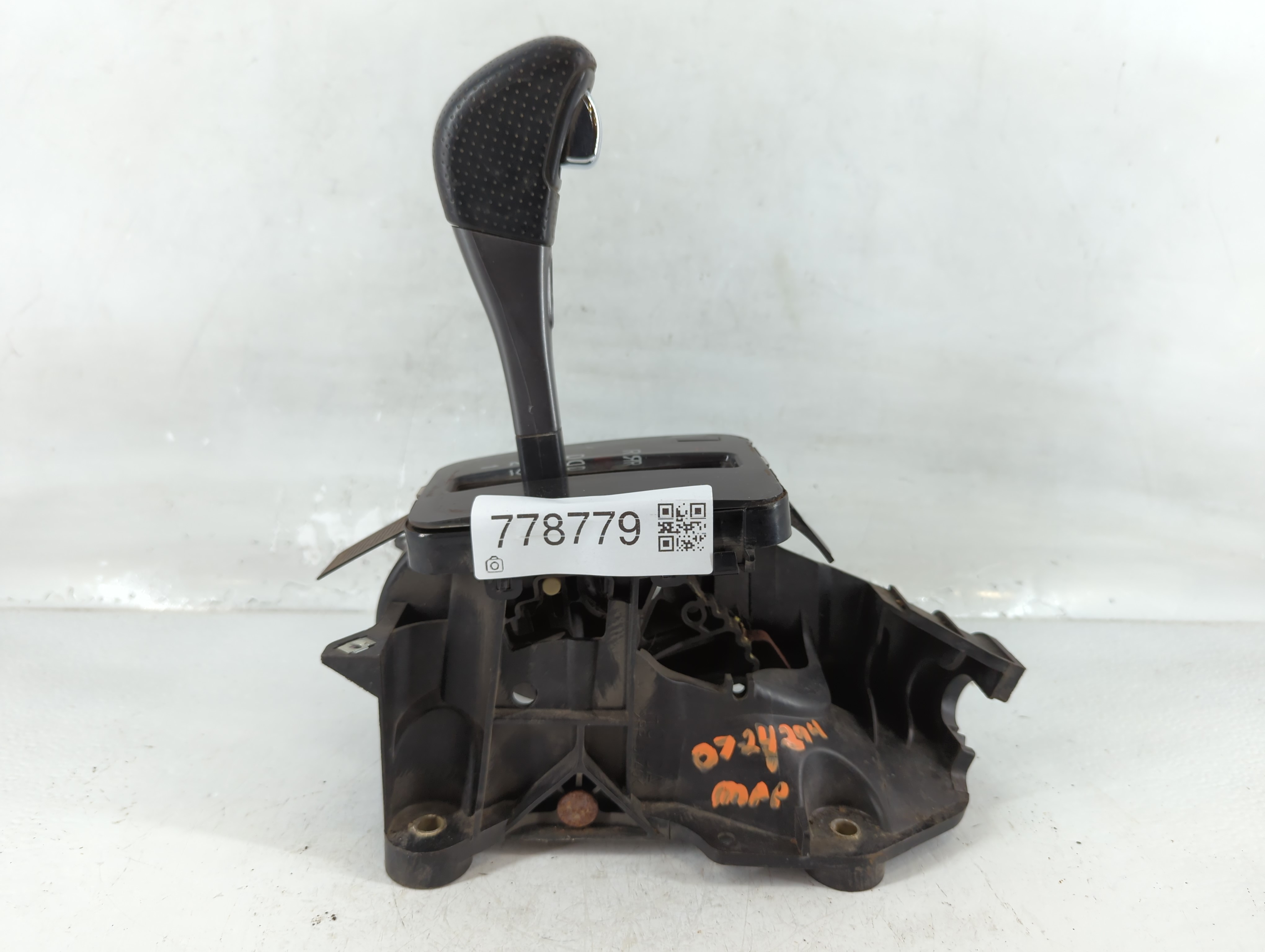 Picture of 2007 Honda Accord Floor Console Assembly Shifter 778779