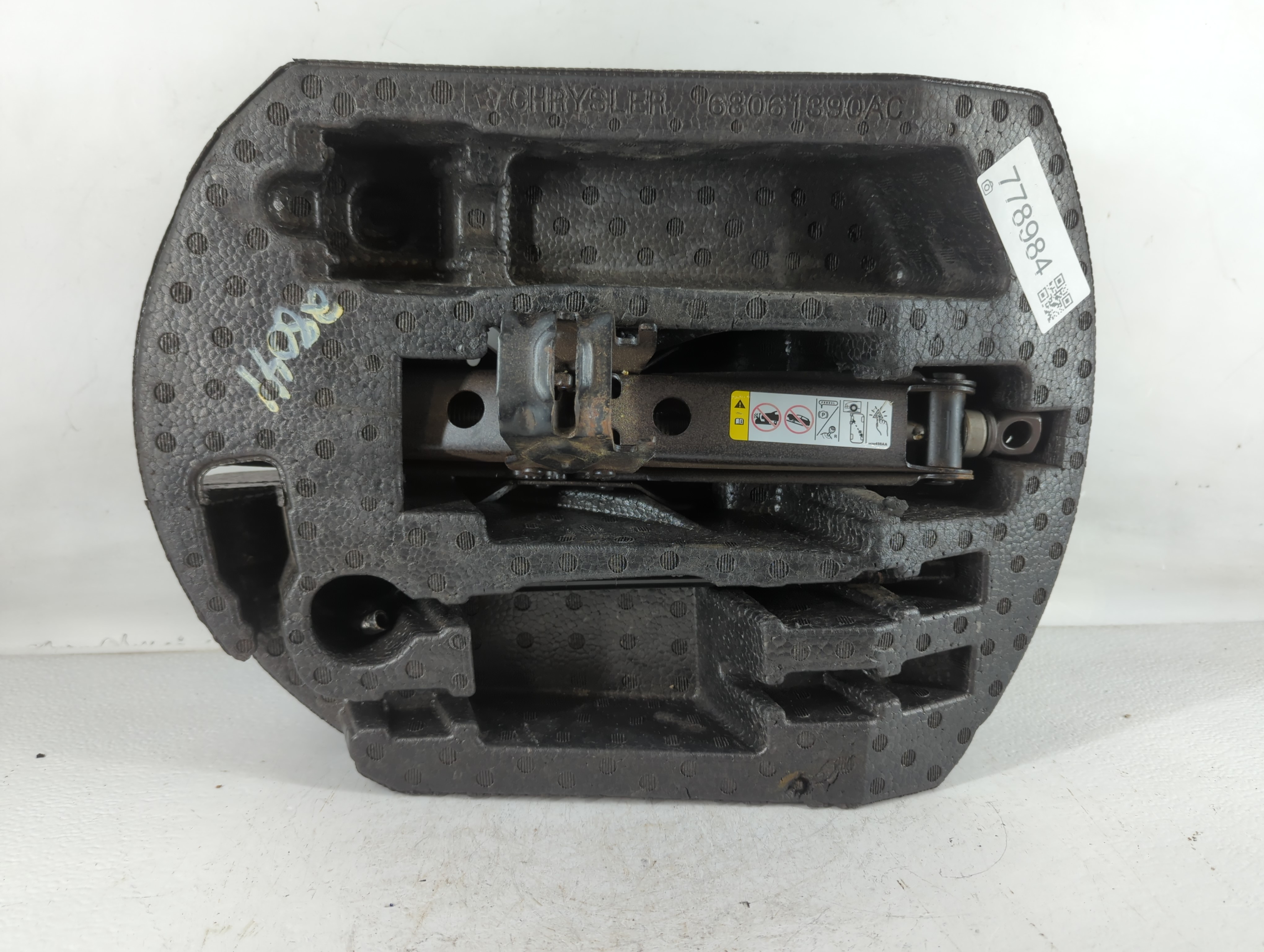 2020 Dodge Caravan Spare Scissor Car Jack 778984 - Oemusedautoparts1.com
