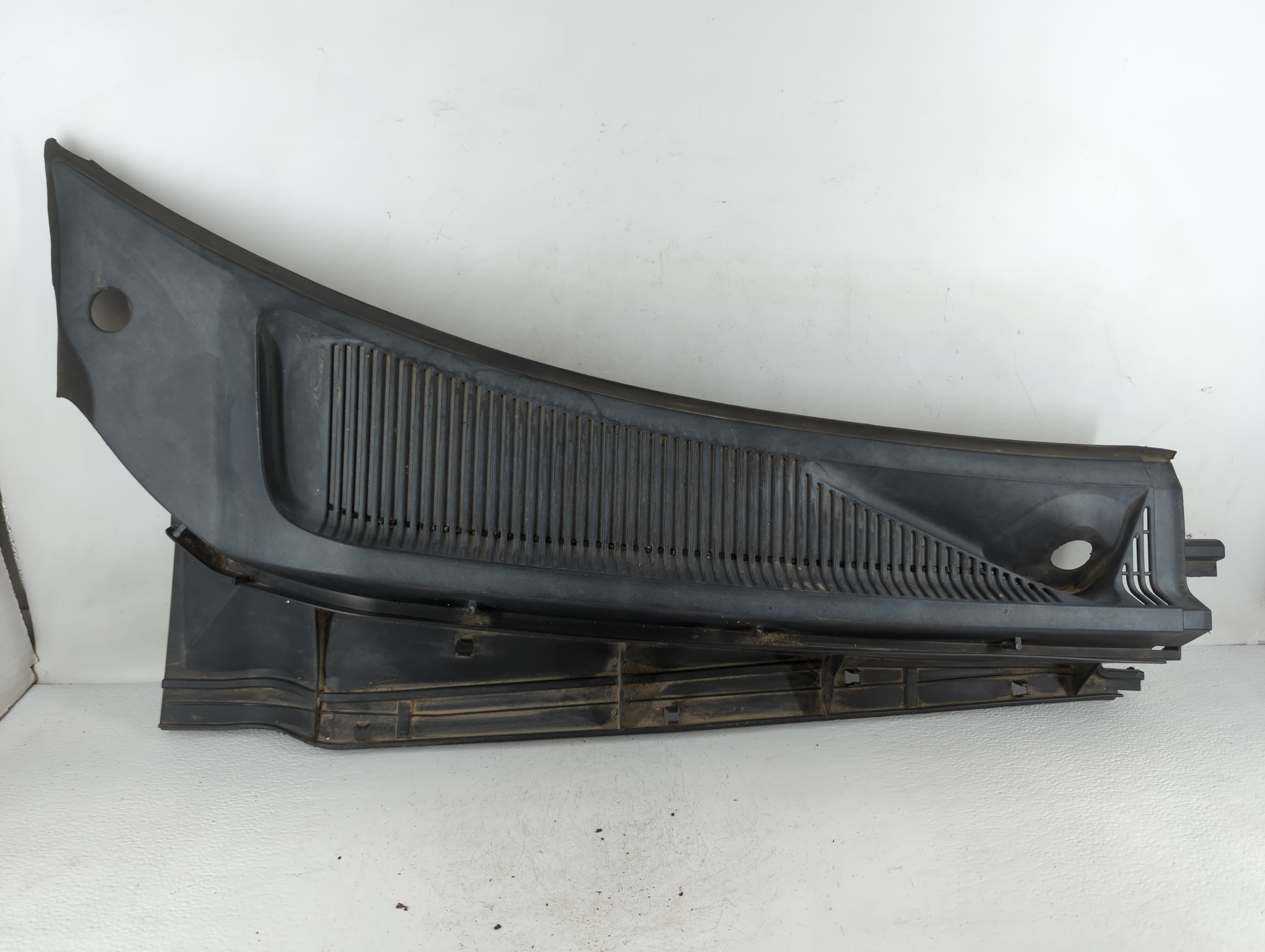 Picture of 2011 Ford F-350 Super Duty Windshield Cowl Vent Panel  779028