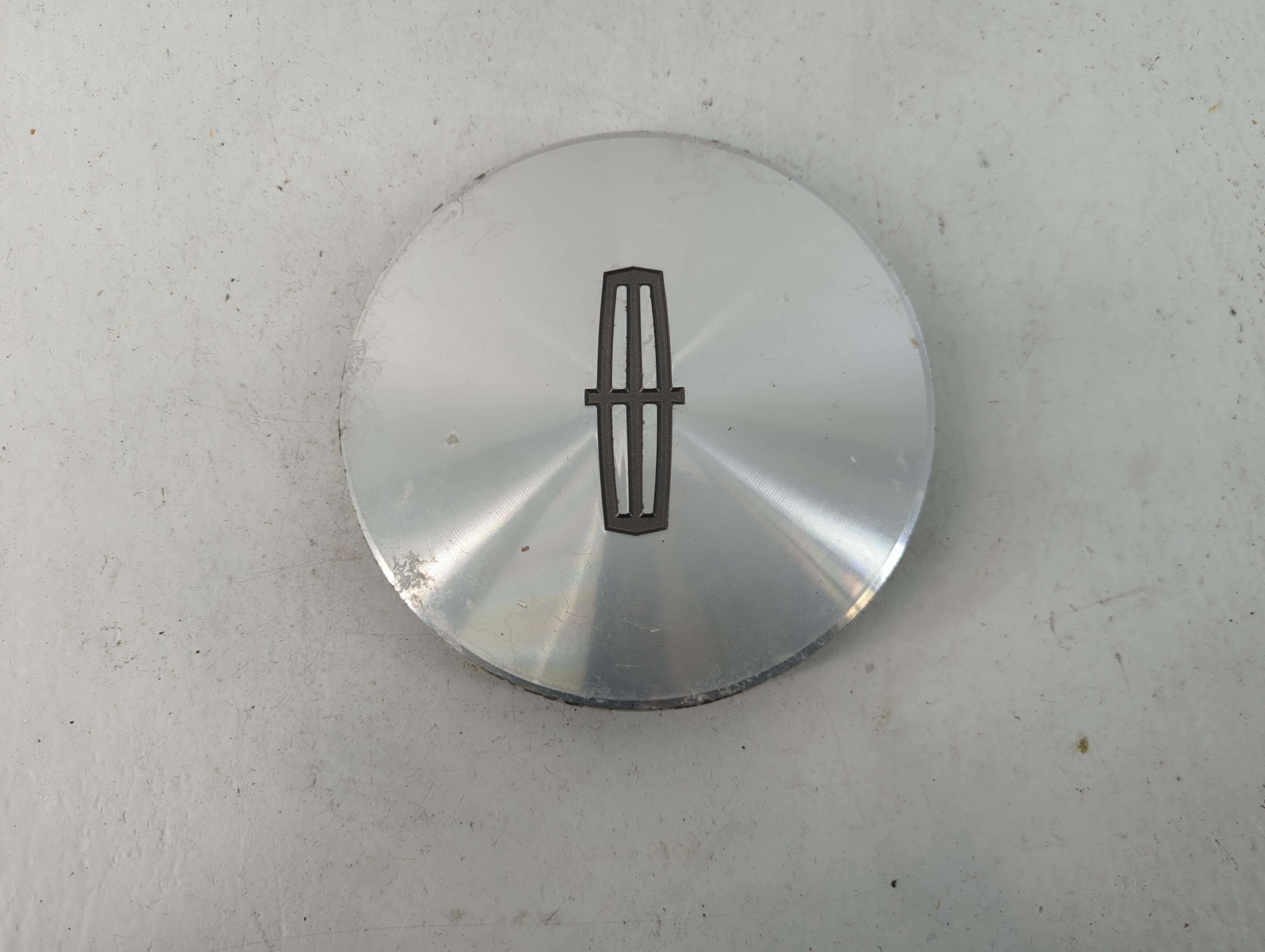 2000 Lincoln Town Car Rim Wheel Center Cap 779064 - Oemusedautoparts1.com