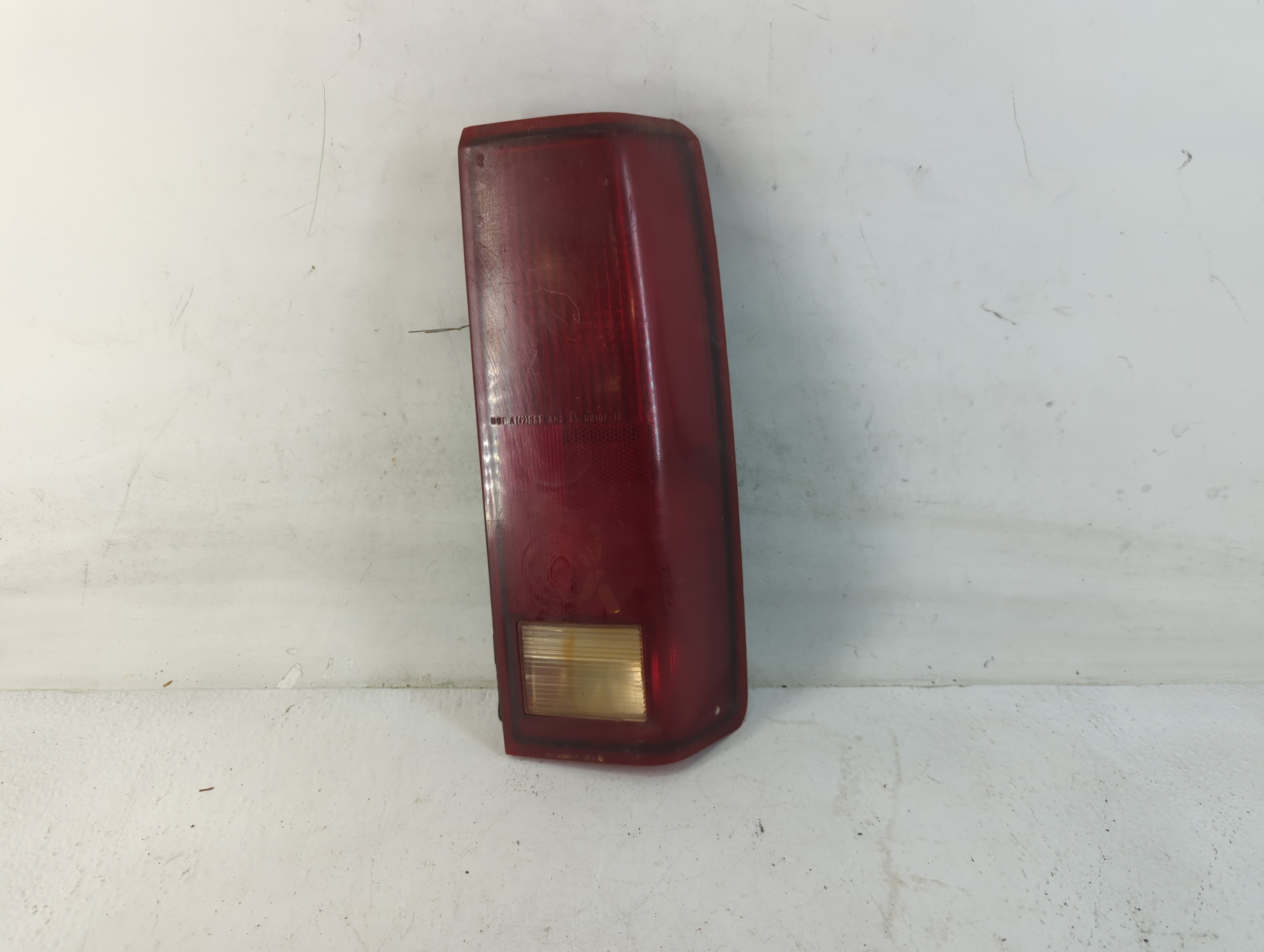 1985-2005 Chevrolet Astro Passenger Right Side Tail Light Taillight Oem 779072 - Oemusedautoparts1.com