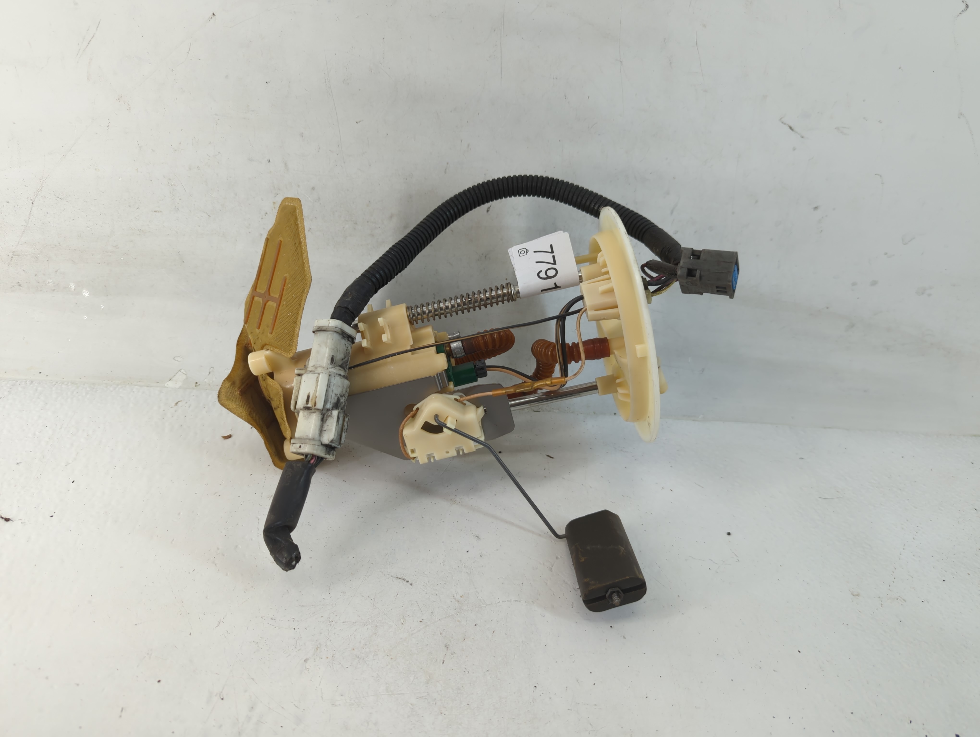 2003-2005 Lincoln Aviator Electrical Gas Fuel Pump Assembly 779106 - Oemusedautoparts1.com