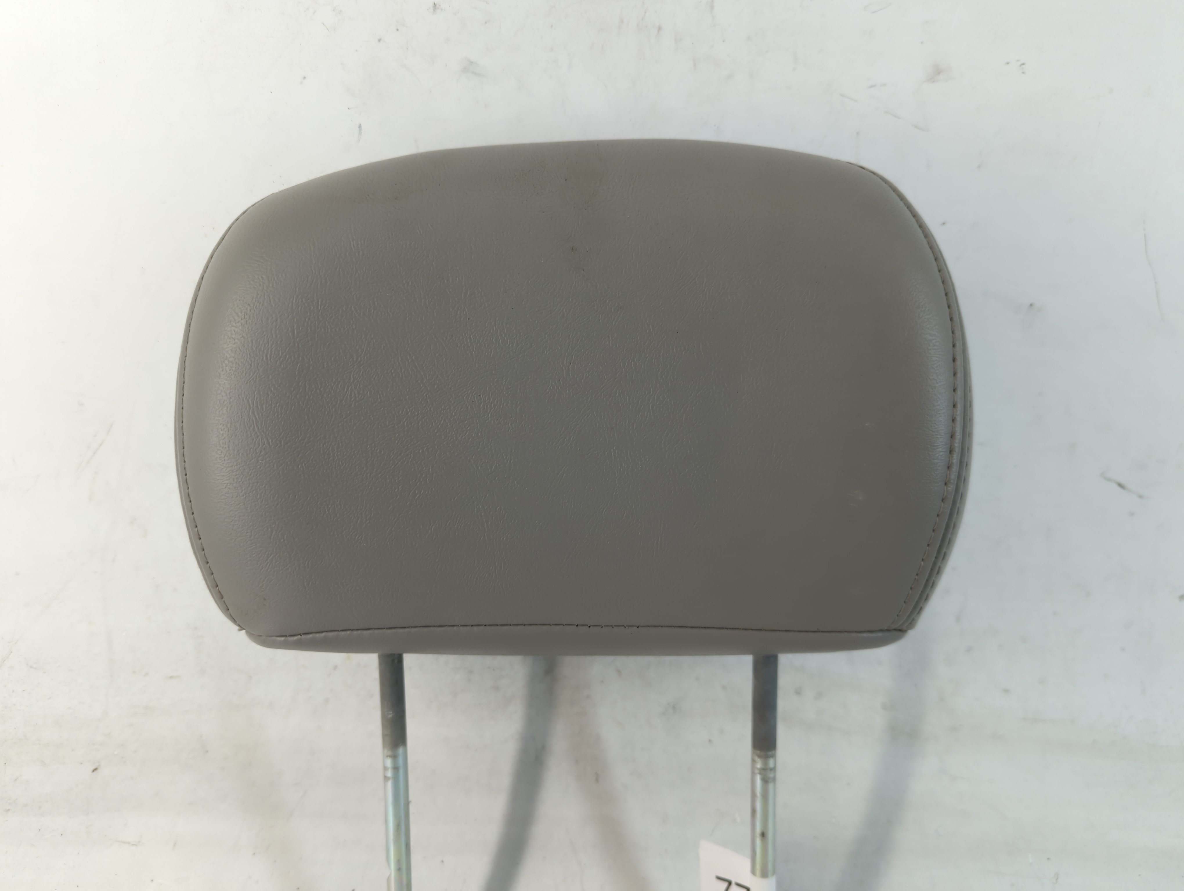 2005-2006 Chevrolet Trailblazer Ext Headrest Head Rest Rear Seat Grey 779120 - Oemusedautoparts1.com
