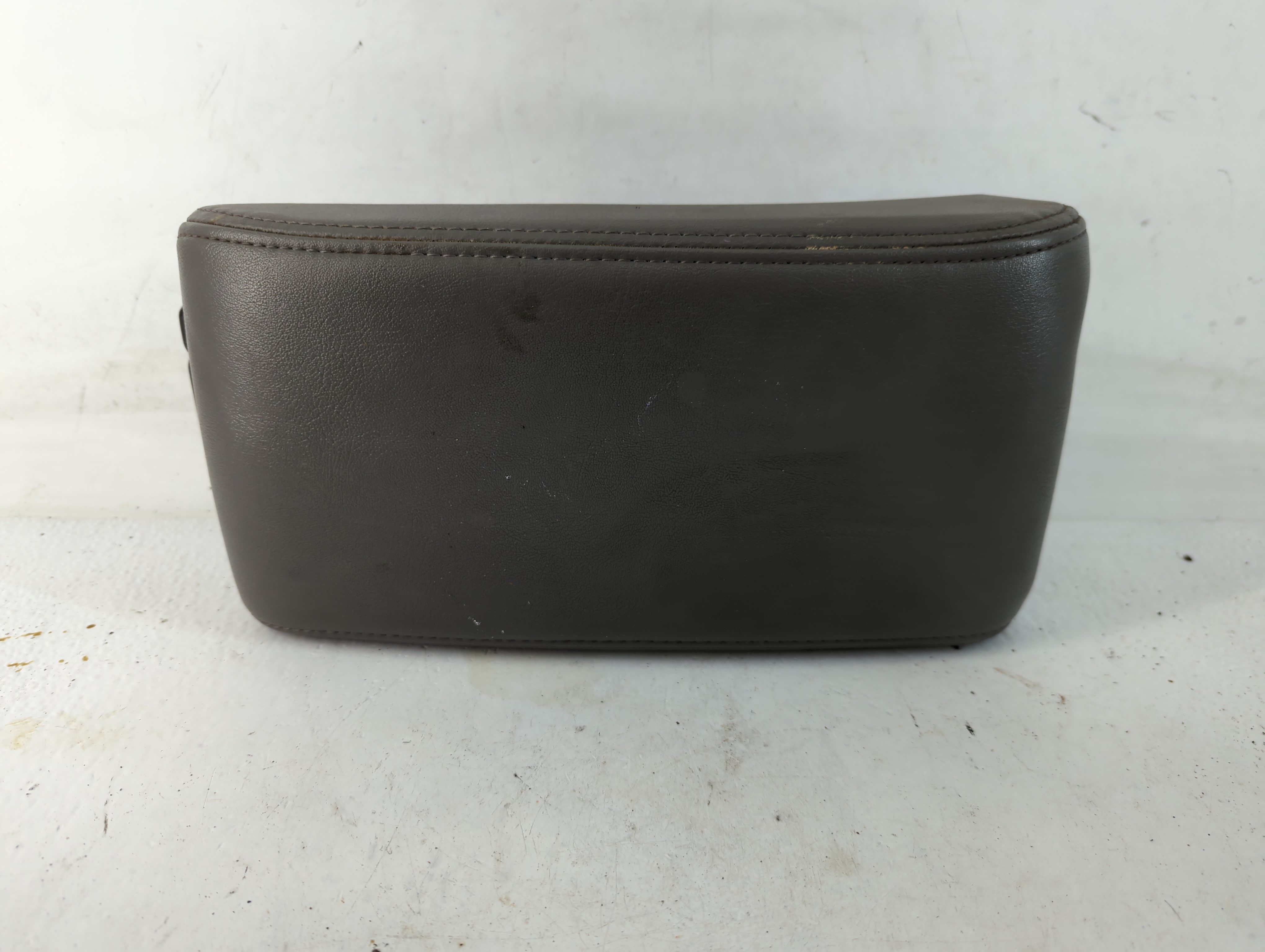 2010 Chevrolet Malibu Center Console Armrest Cover Lid Black 779124 - Oemusedautoparts1.com