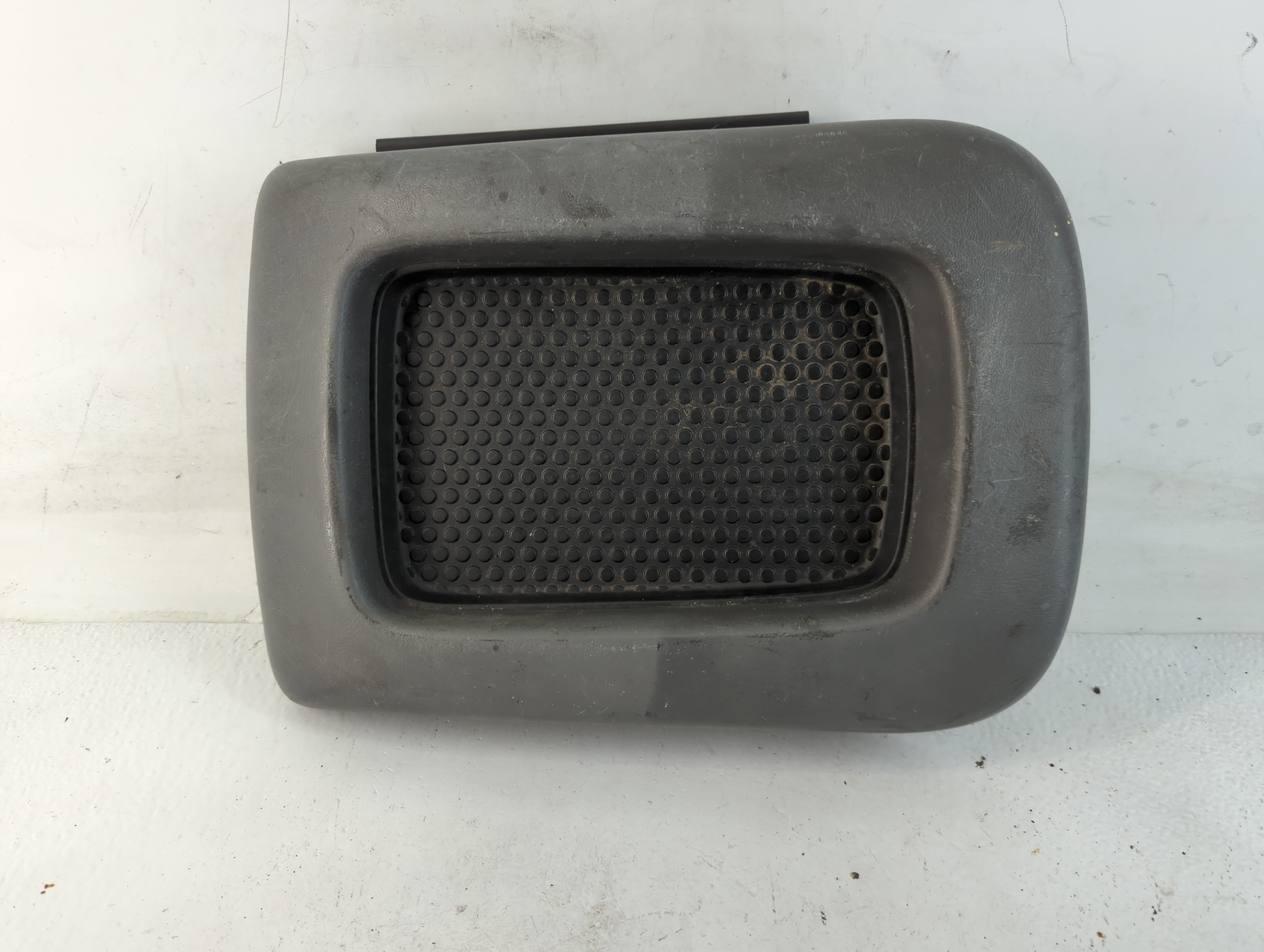 2003 Gmc Sierra Center Console Armrest Cover Lid 779148 - Oemusedautoparts1.com