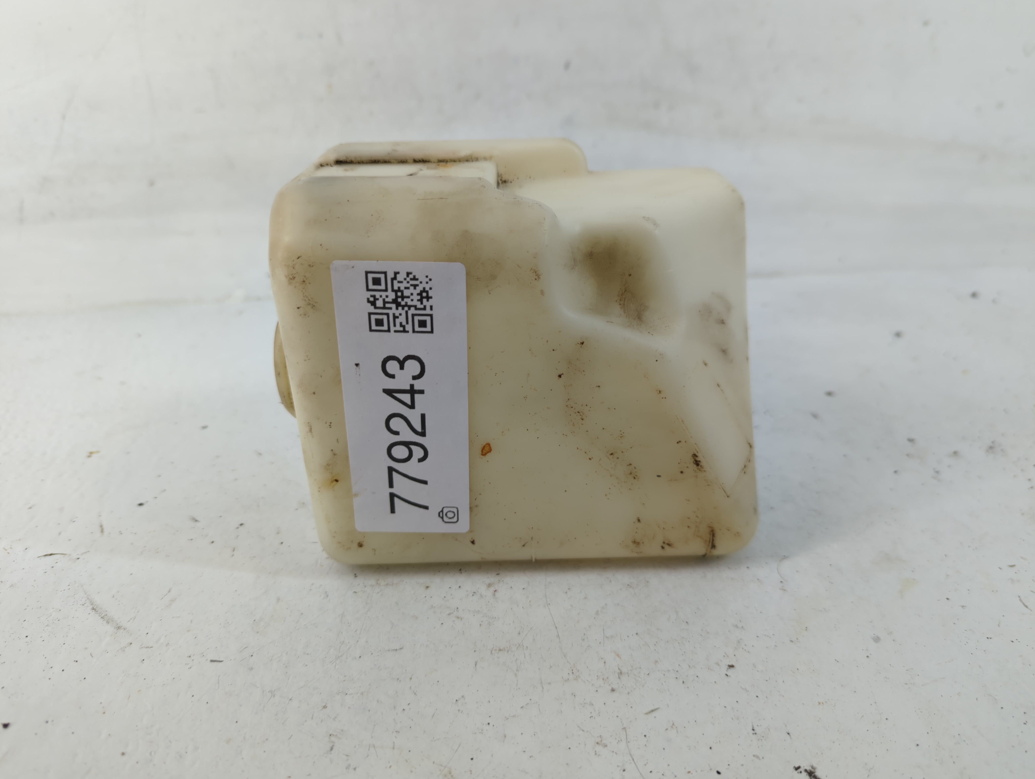 2000-2004 Toyota Avalon Radiator Coolant Overflow Expansion Tank Bottle 779243 - Oemusedautoparts1.com
