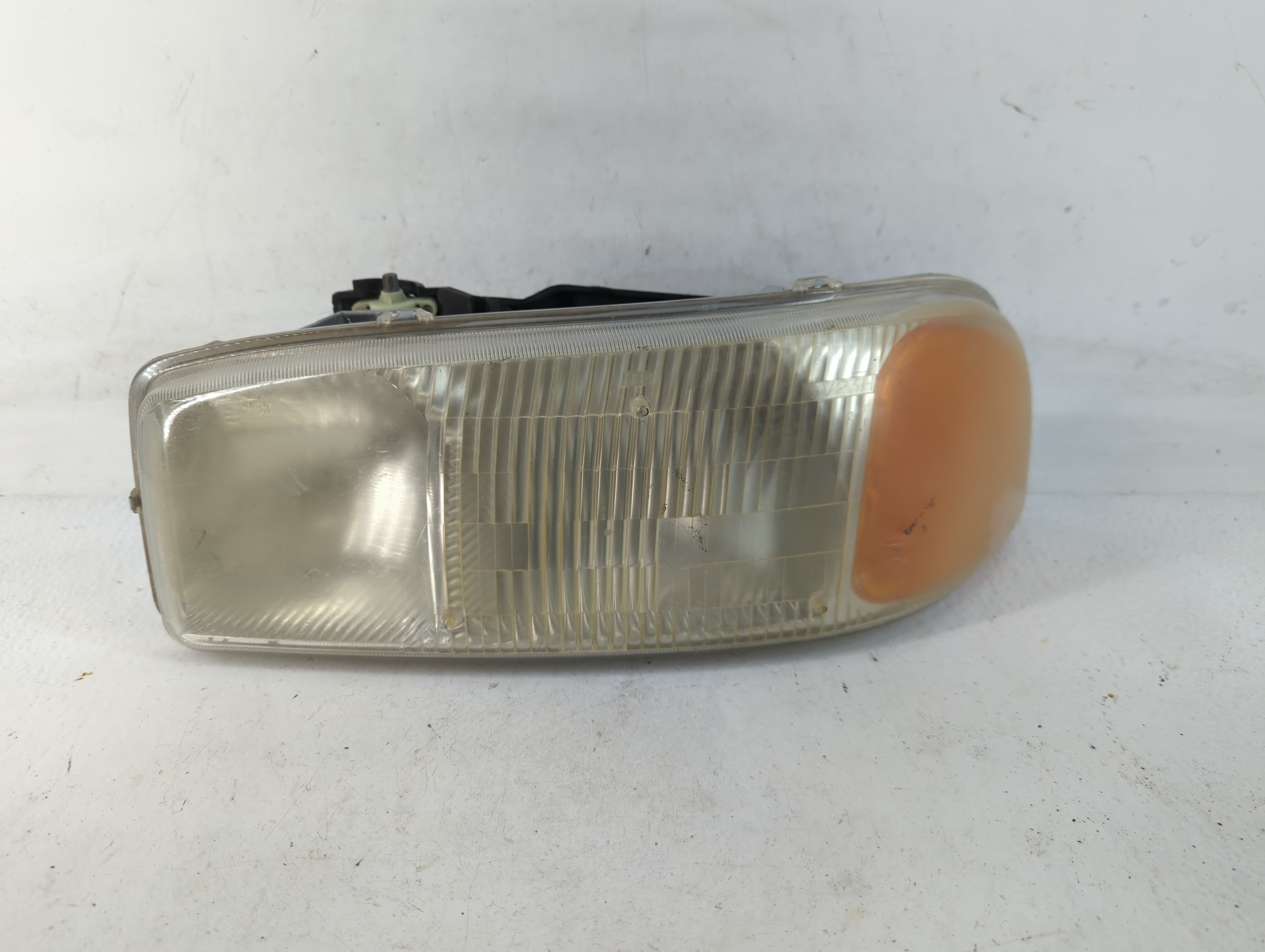 1999-2006 Gmc Sierra 1500 Driver Left Oem Head Light Headlight Lamp 779273 - Oemusedautoparts1.com