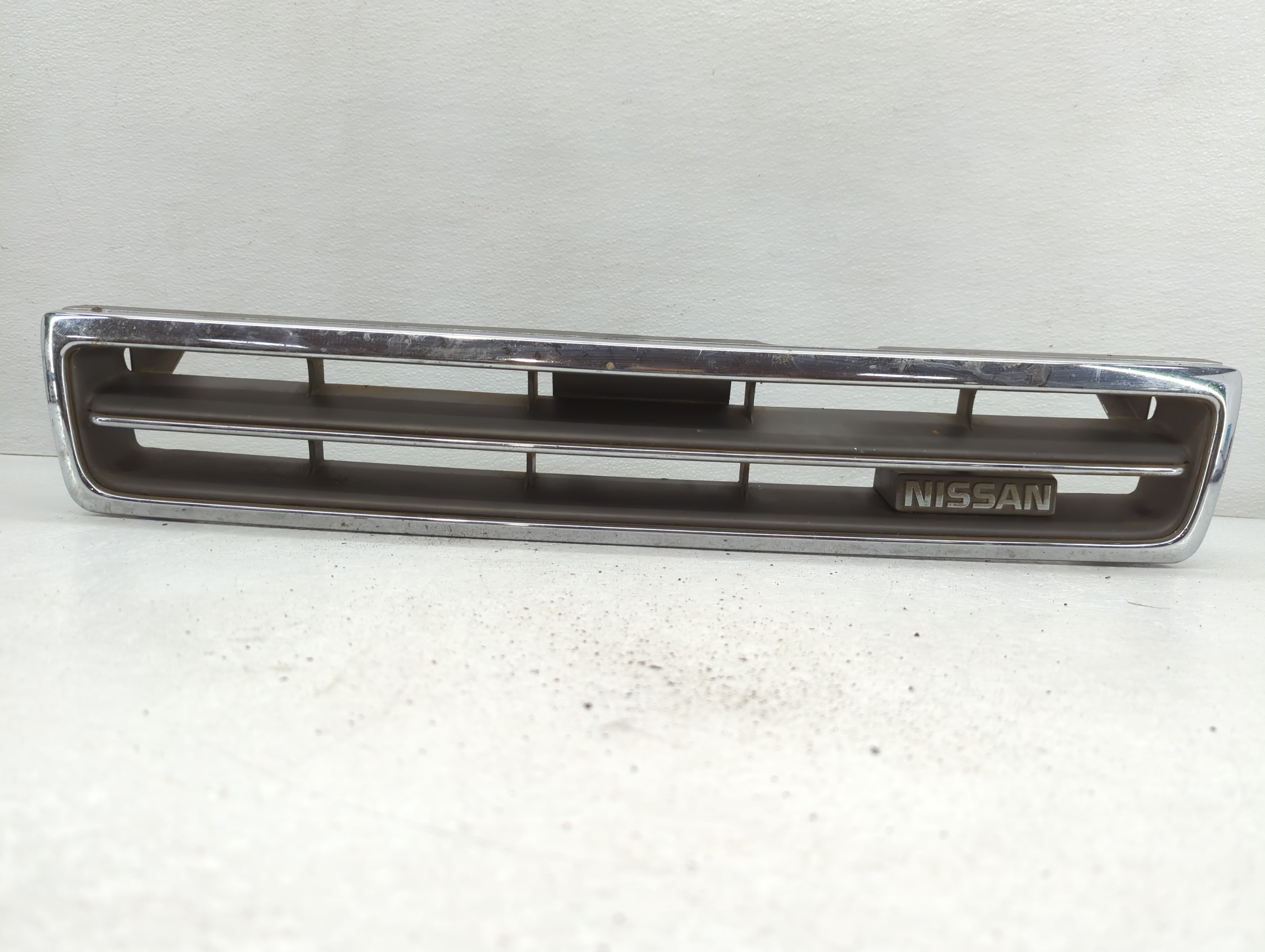 1989 Nissan Maxima Front Grille Bumper Not Included 779275 - Oemusedautoparts1.com