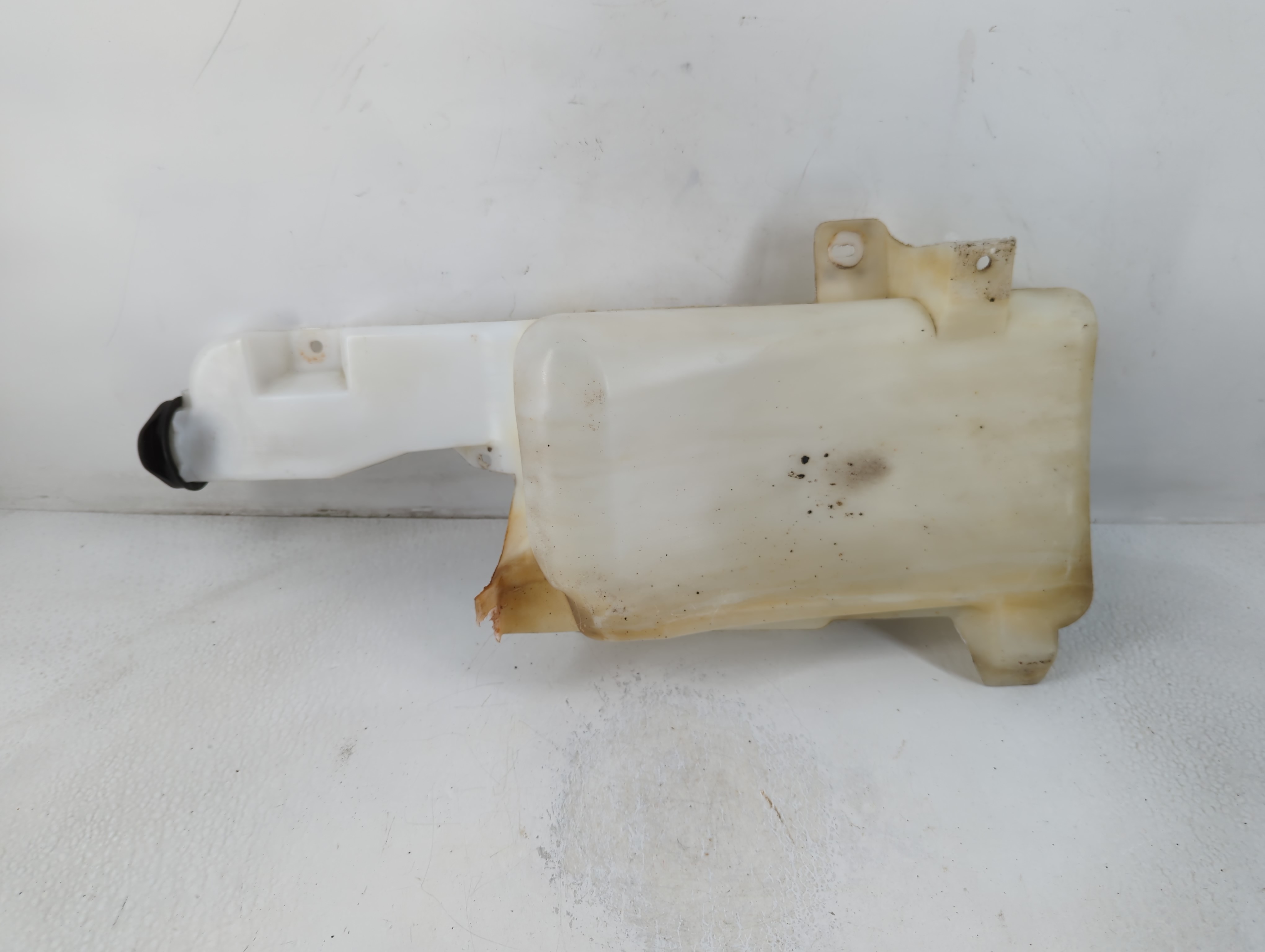 2006-2006 Chevrolet Tahoe Windshield Washer Fluid Reservoir Bottle Oem 779300 - Oemusedautoparts1.com