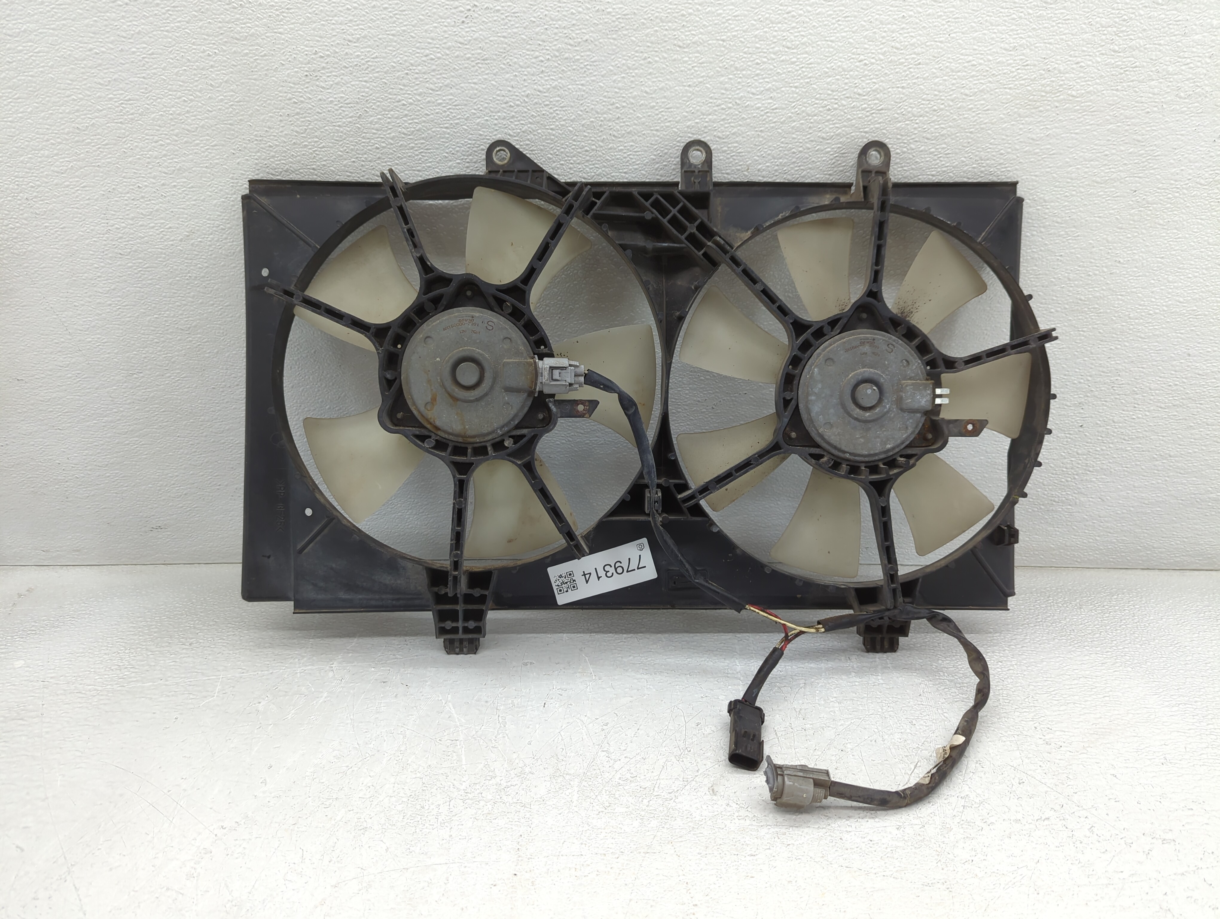 2005-2005 Dodge Neon Left Radiator Fan Motor Assembly 779314 - Oemusedautoparts1.com