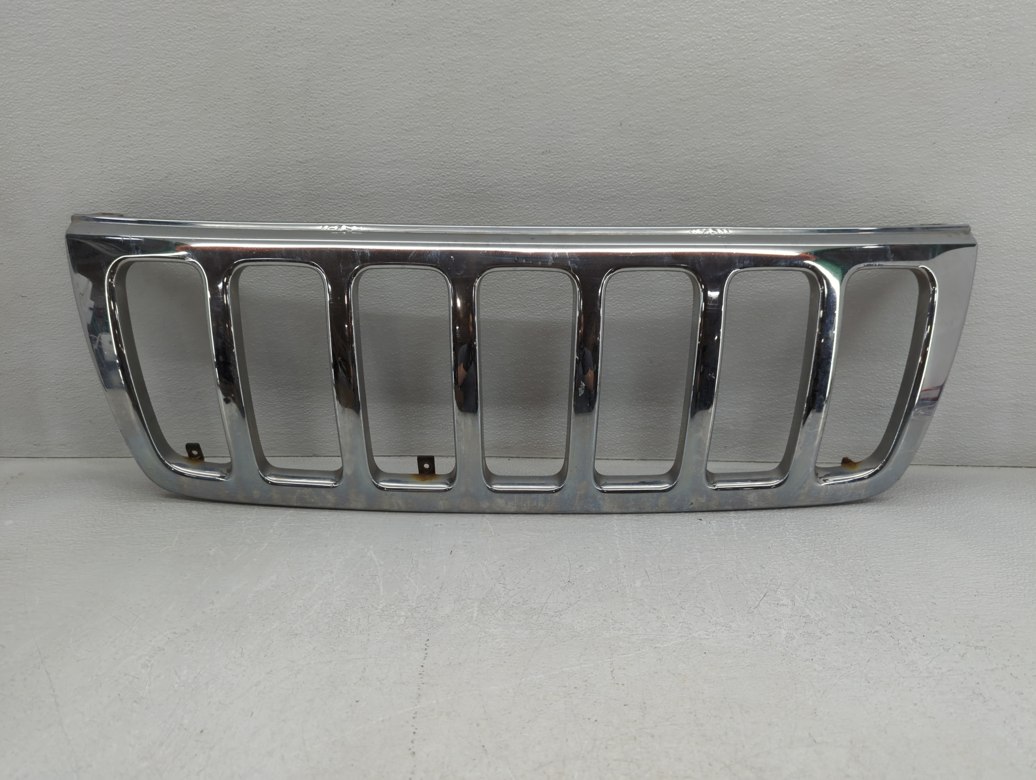 Picture of 1999-2003 Jeep Grand Cherokee Front Bumper Grille Cover 779325