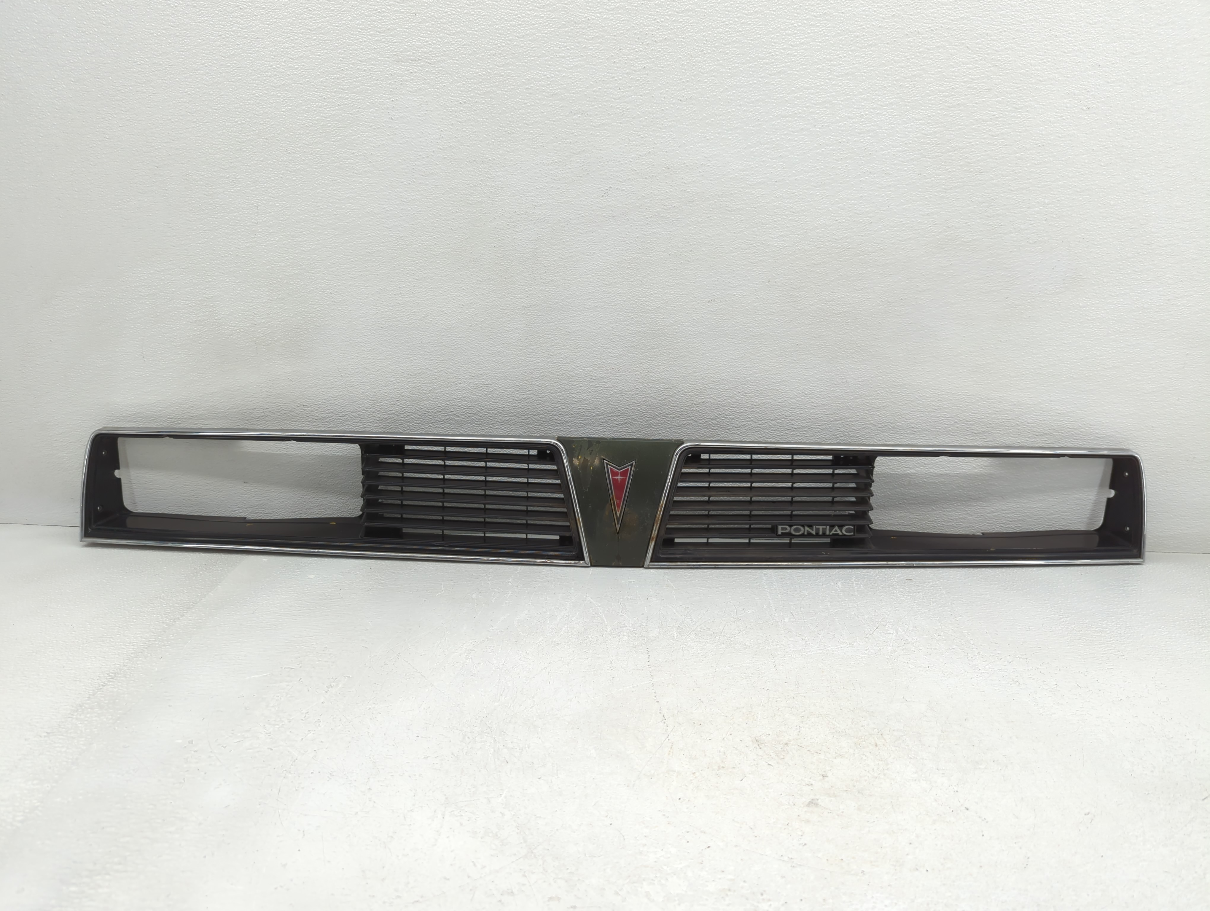 Picture of 1985 Pontiac 6000 Front Bumper Grille Cover 779360