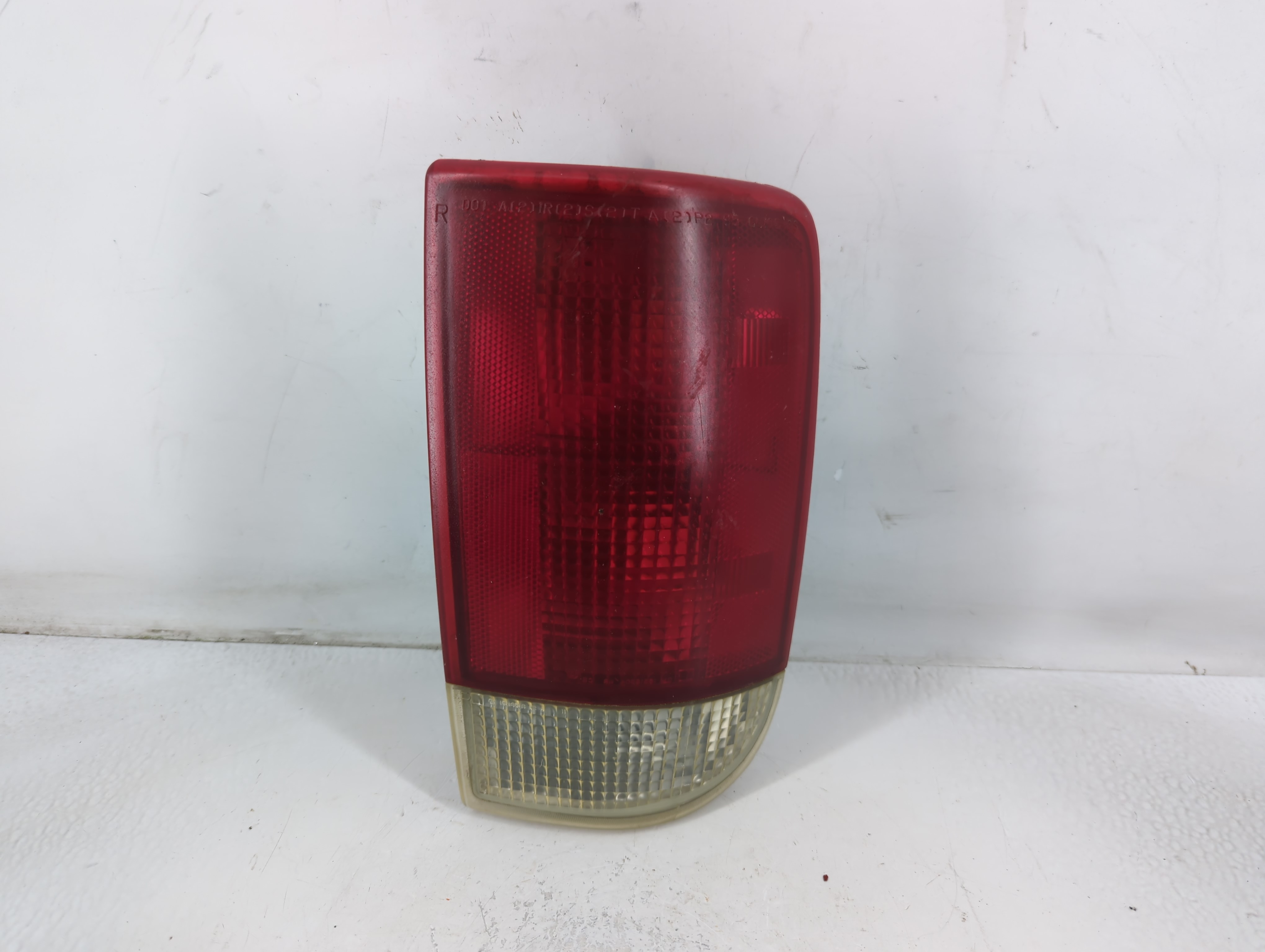 Picture of Gmc S10 Blazer Passenger Right Side Tail Light Taillight Oem 779365