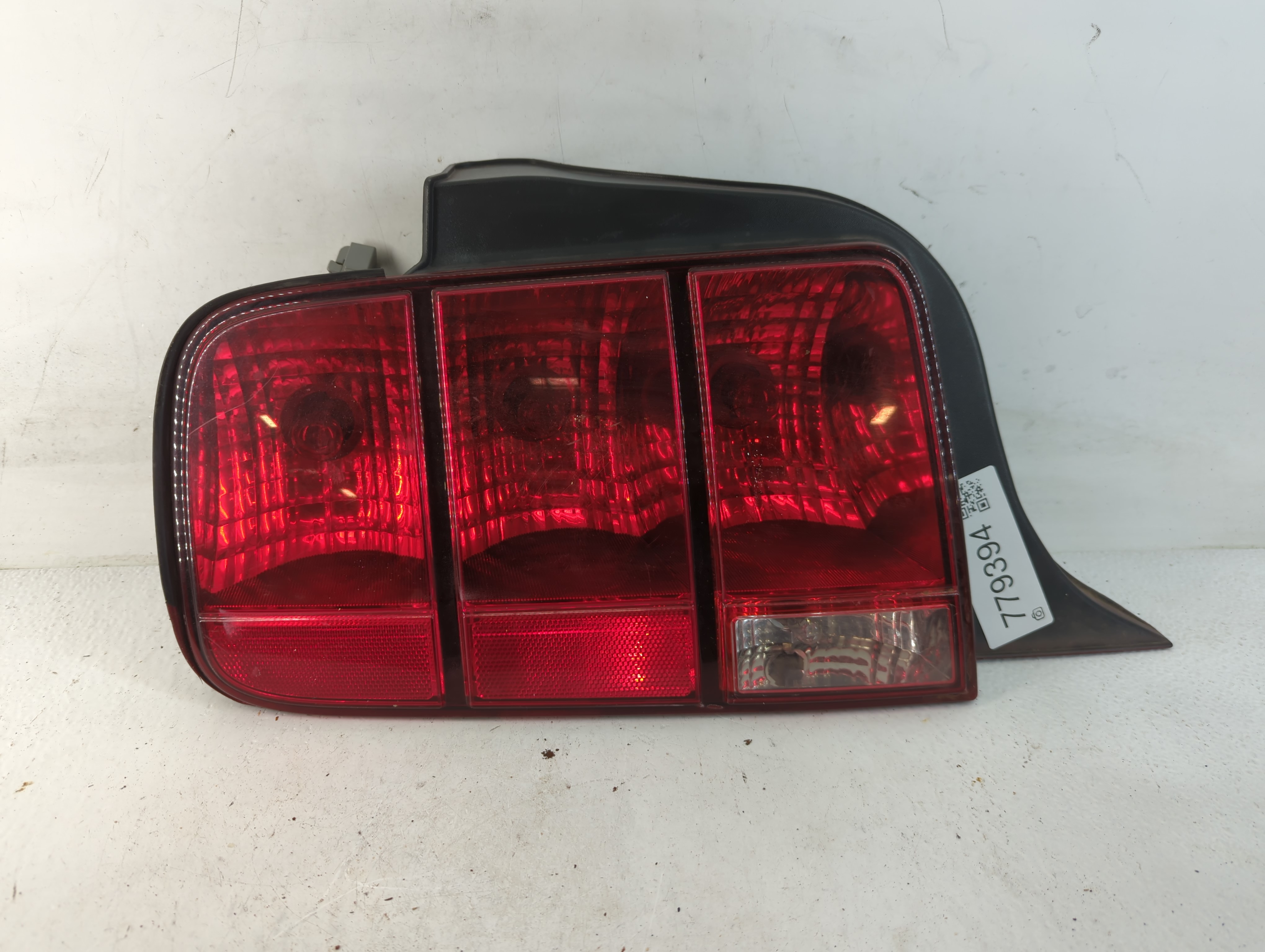 2005-2009 Ford Mustang Driver Left Side Tail Light Taillight Oem 779394 - Oemusedautoparts1.com