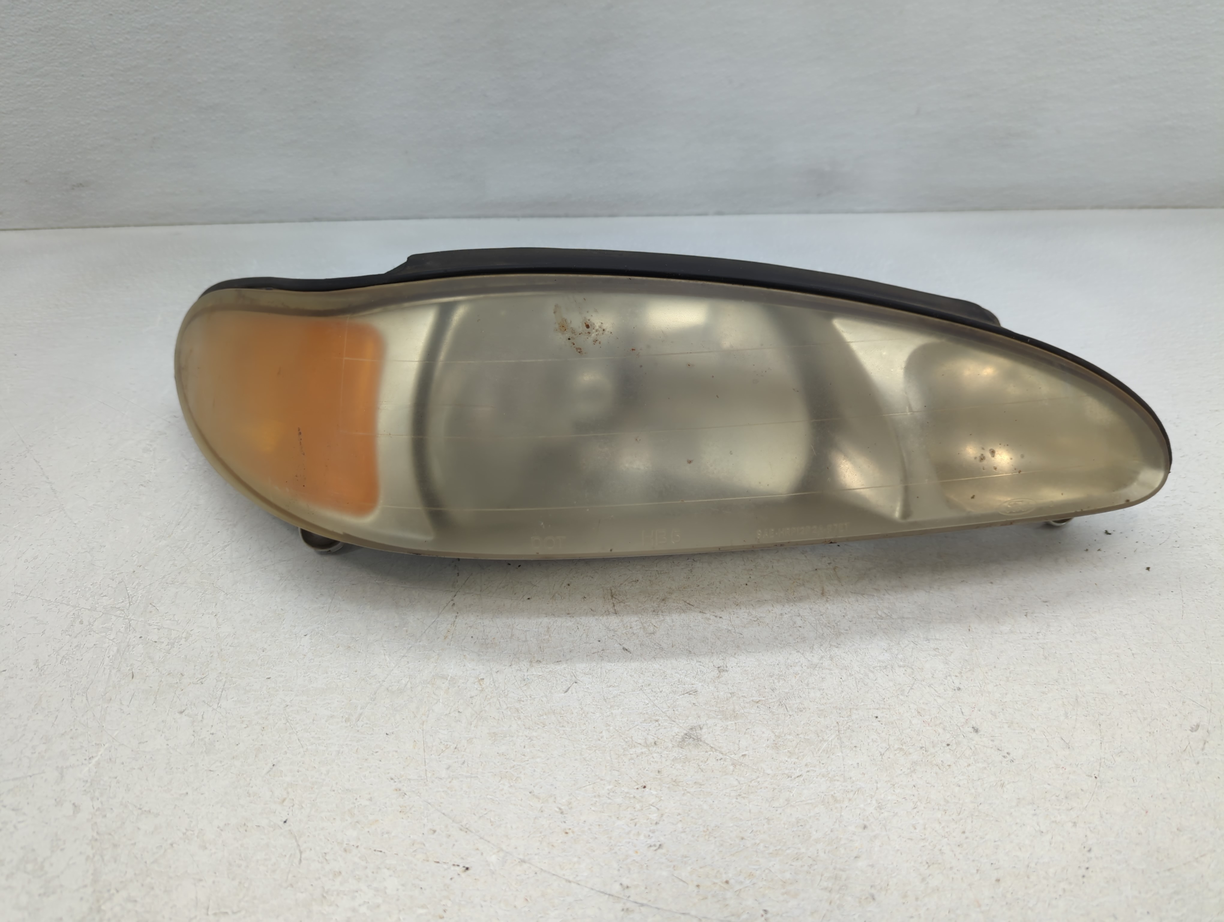 1997-1998 Ford Escort Passenger Right Oem Head Light Headlight Lamp 779401 - Oemusedautoparts1.com