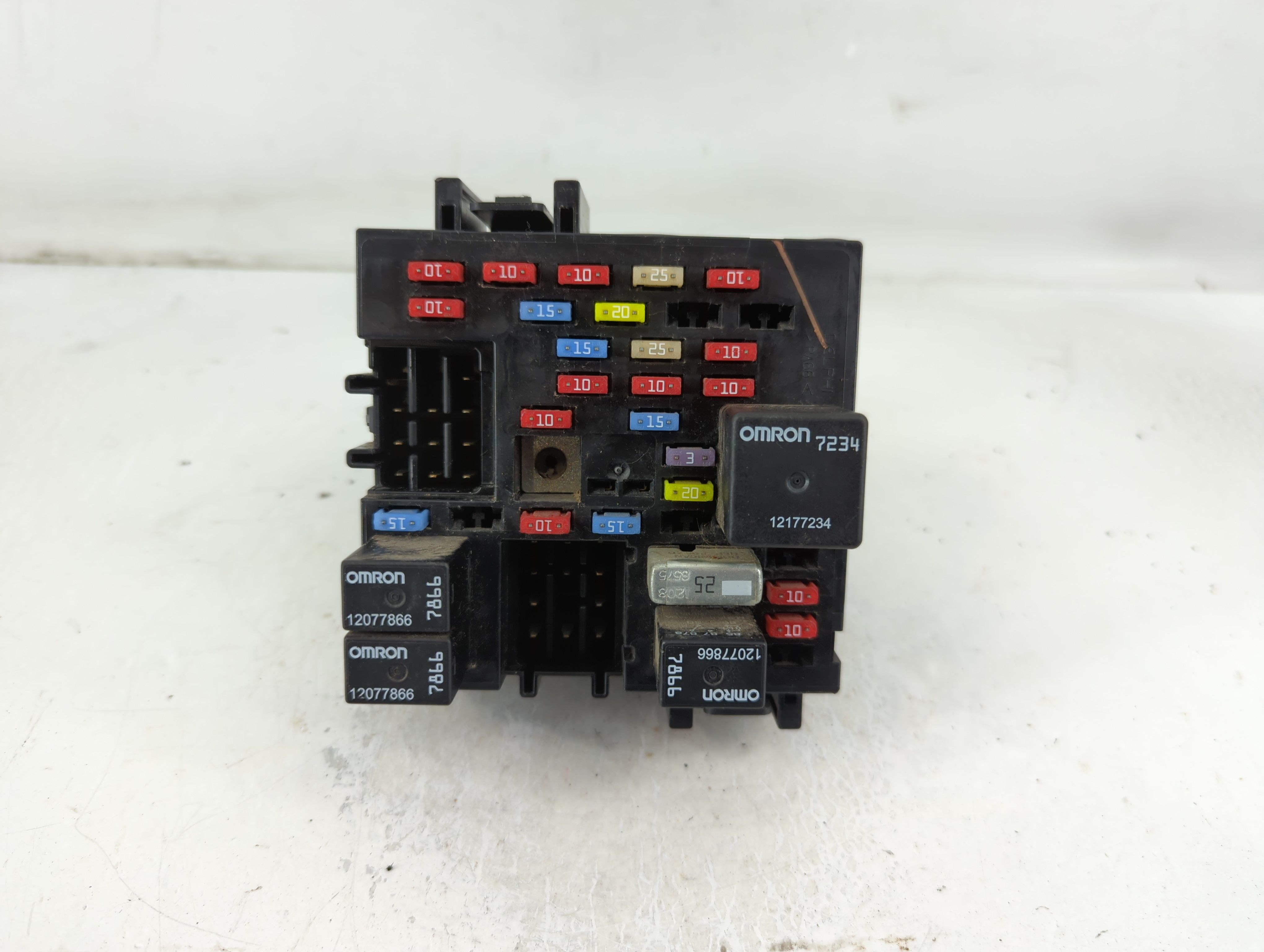 2000-2002 Gmc Yukon Xl 1500 Fusebox Fuse Box Relay Module 157709 779450 - Oemusedautoparts1.com
