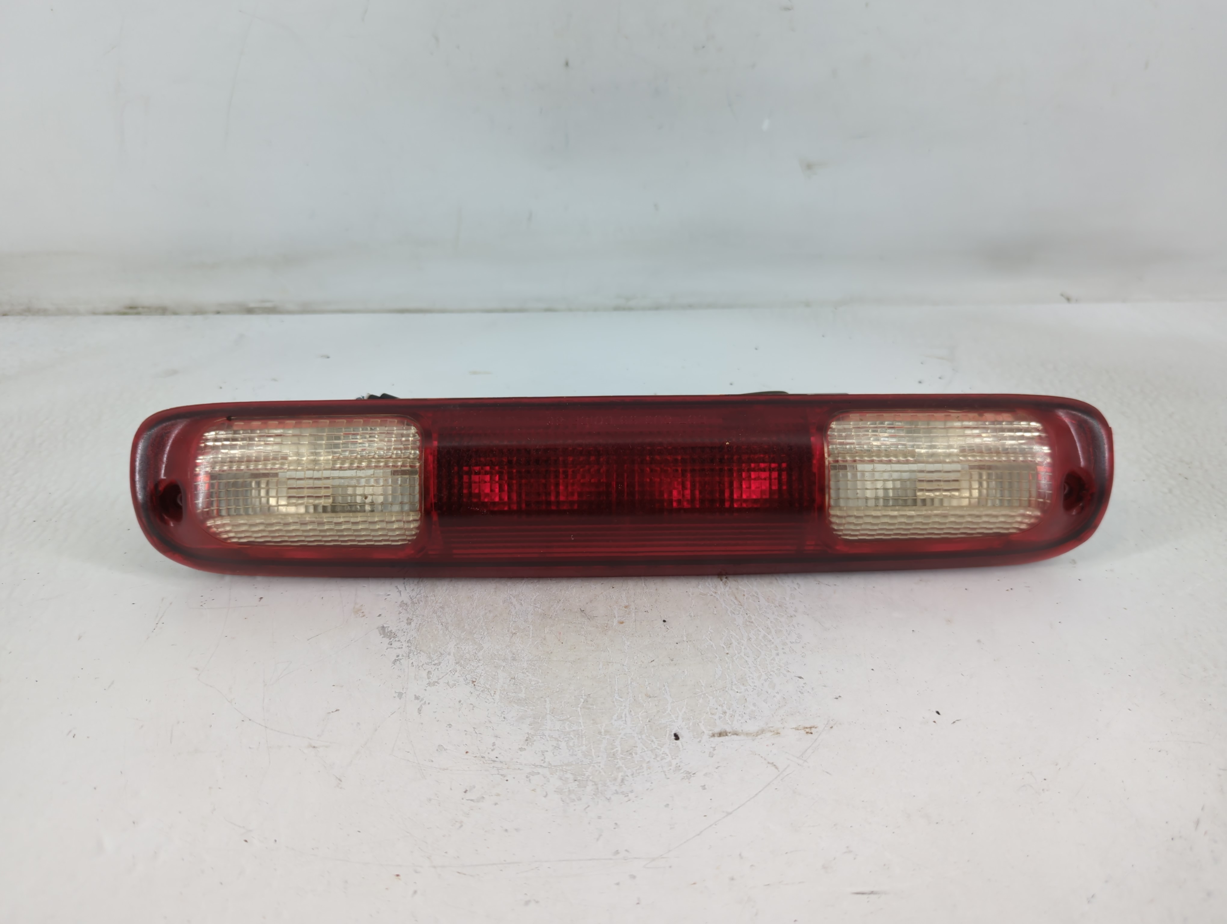 2004 Chevrolet Silverado 1500 High Mounted Stop Third Brake Light Lamp 779452 - Oemusedautoparts1.com