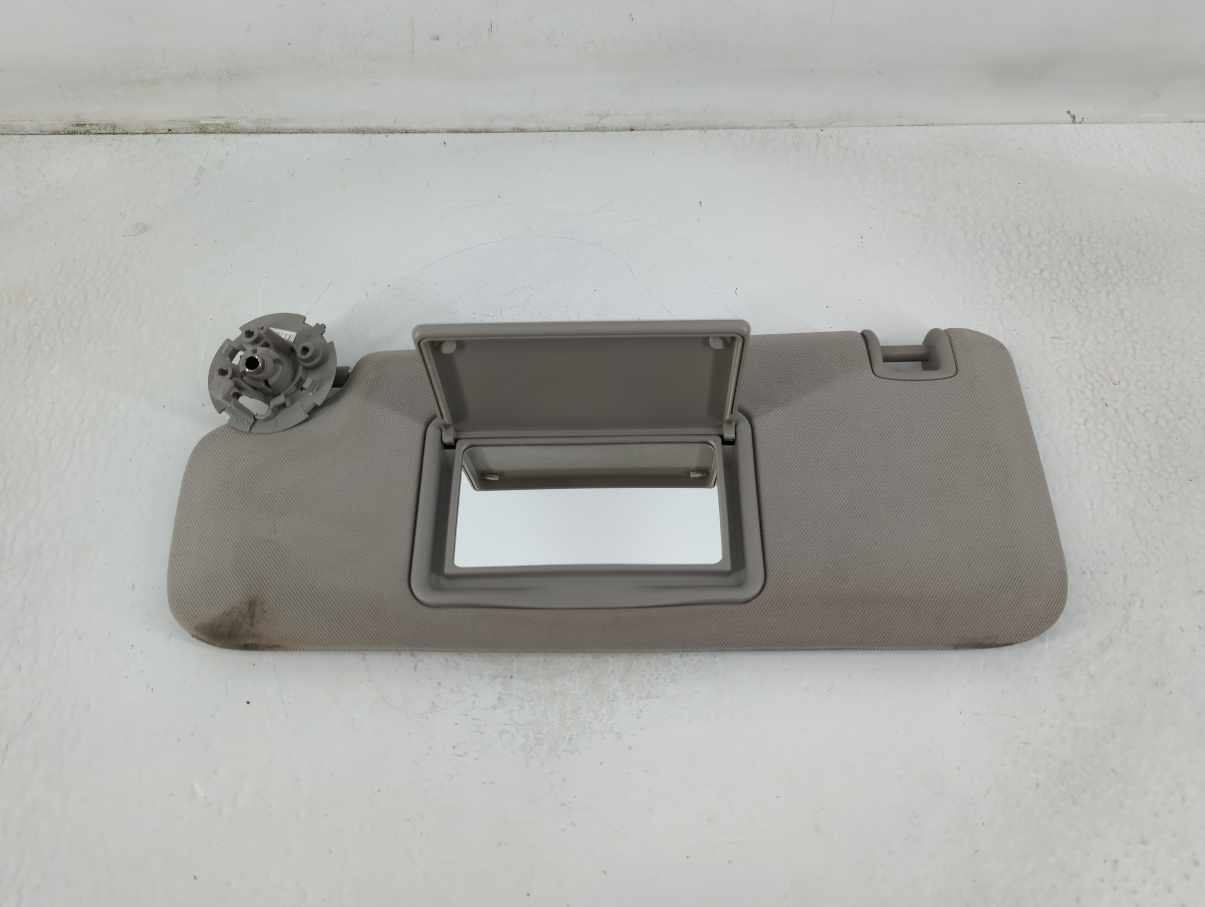 2006-2008 Chevrolet Malibu Passenger Sun Visor Mirror Right Sunvisor Grey 779461 - Oemusedautoparts1.com