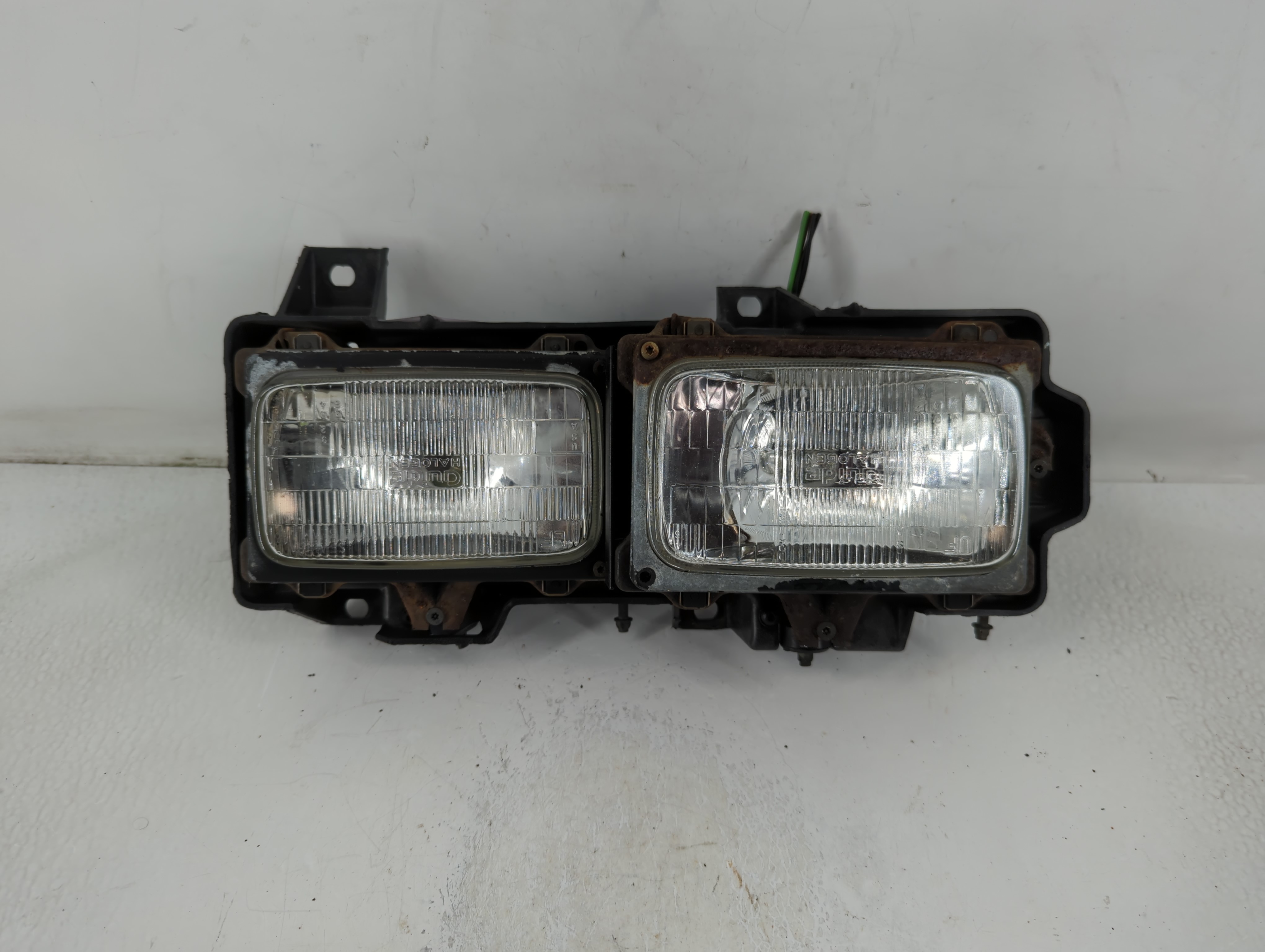 Picture of Chevrolet C1500 Driver Left Oem Head Light Headlight Lamp 779490