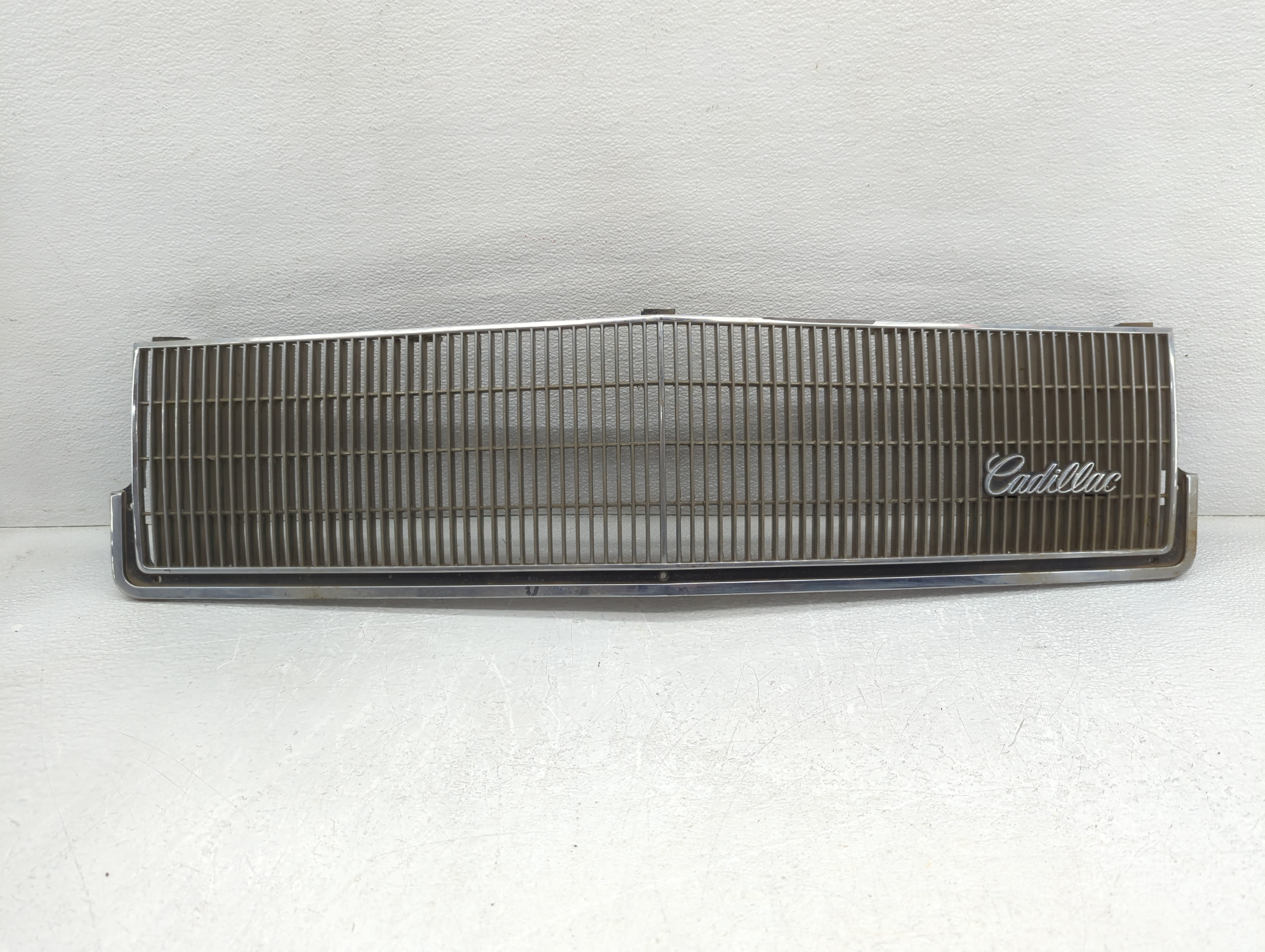 1986 Cadillac Deville Front Bumper Grille Cover 779524 - Oemusedautoparts1.com