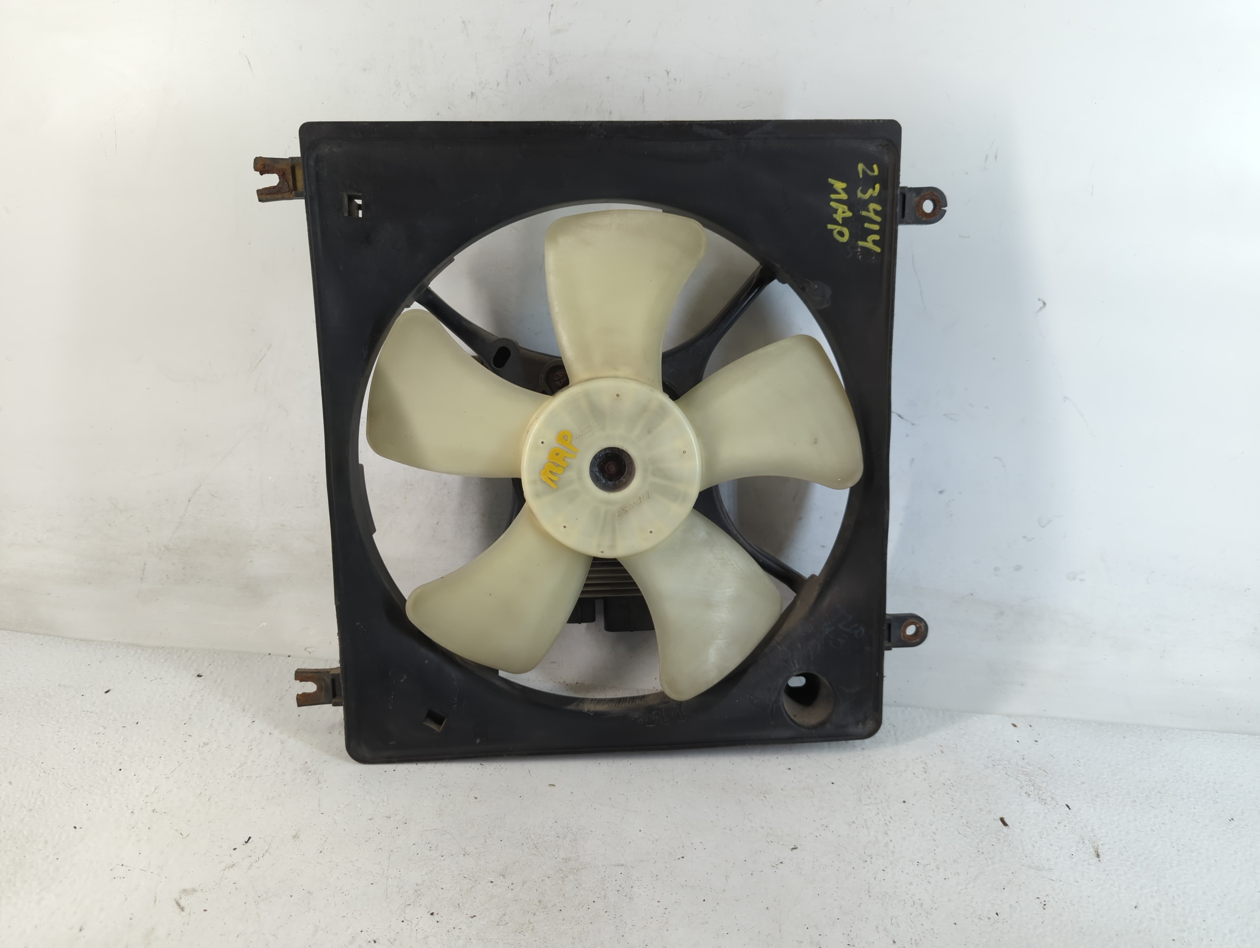 Picture of 2000-2005 Mitsubishi Eclipse Left Radiator Fan Motor Assembly 779564