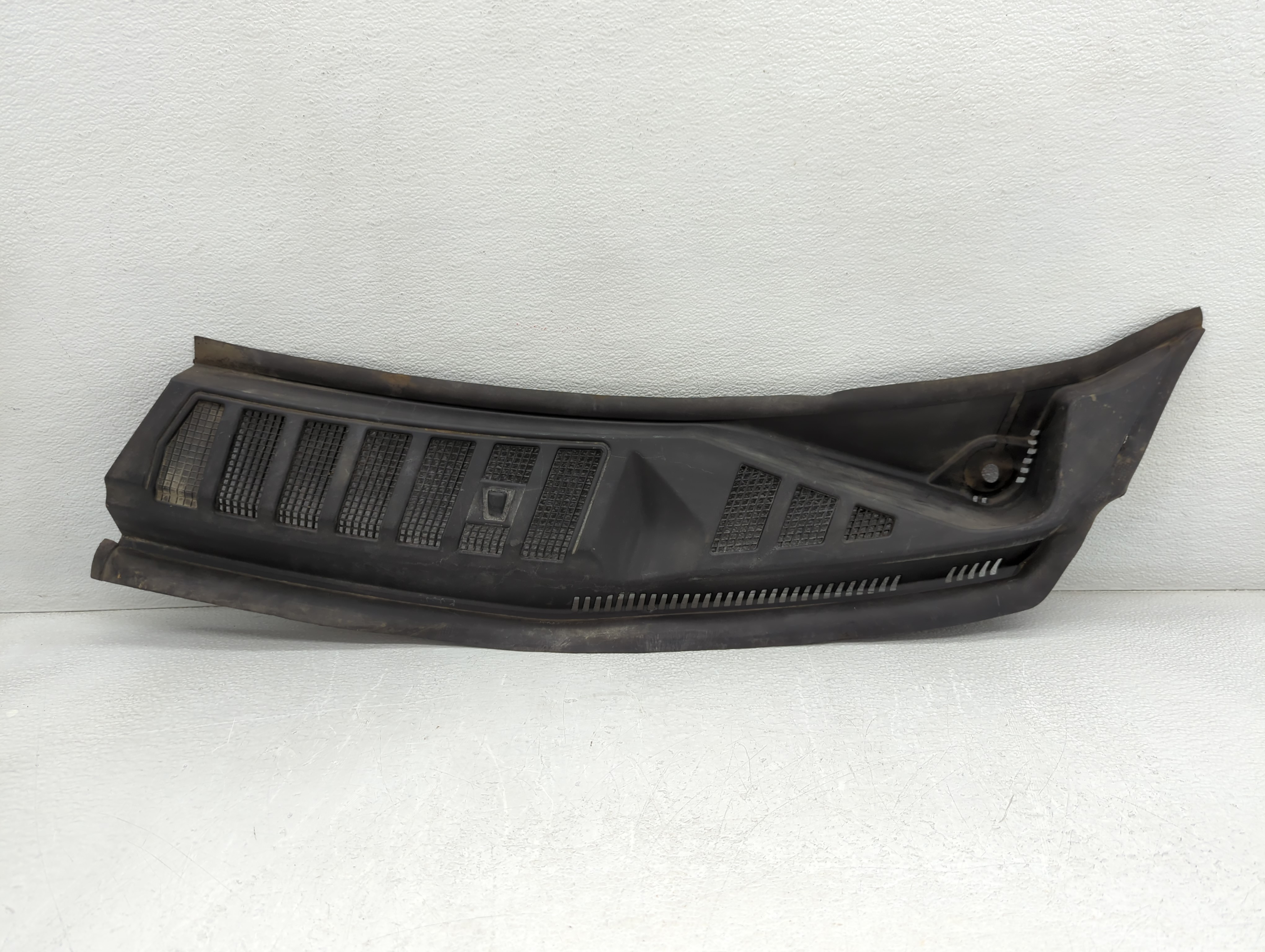 2016 Ford F-150 Front Right Windshield Top Cowl Vent Grille 779644 - Oemusedautoparts1.com