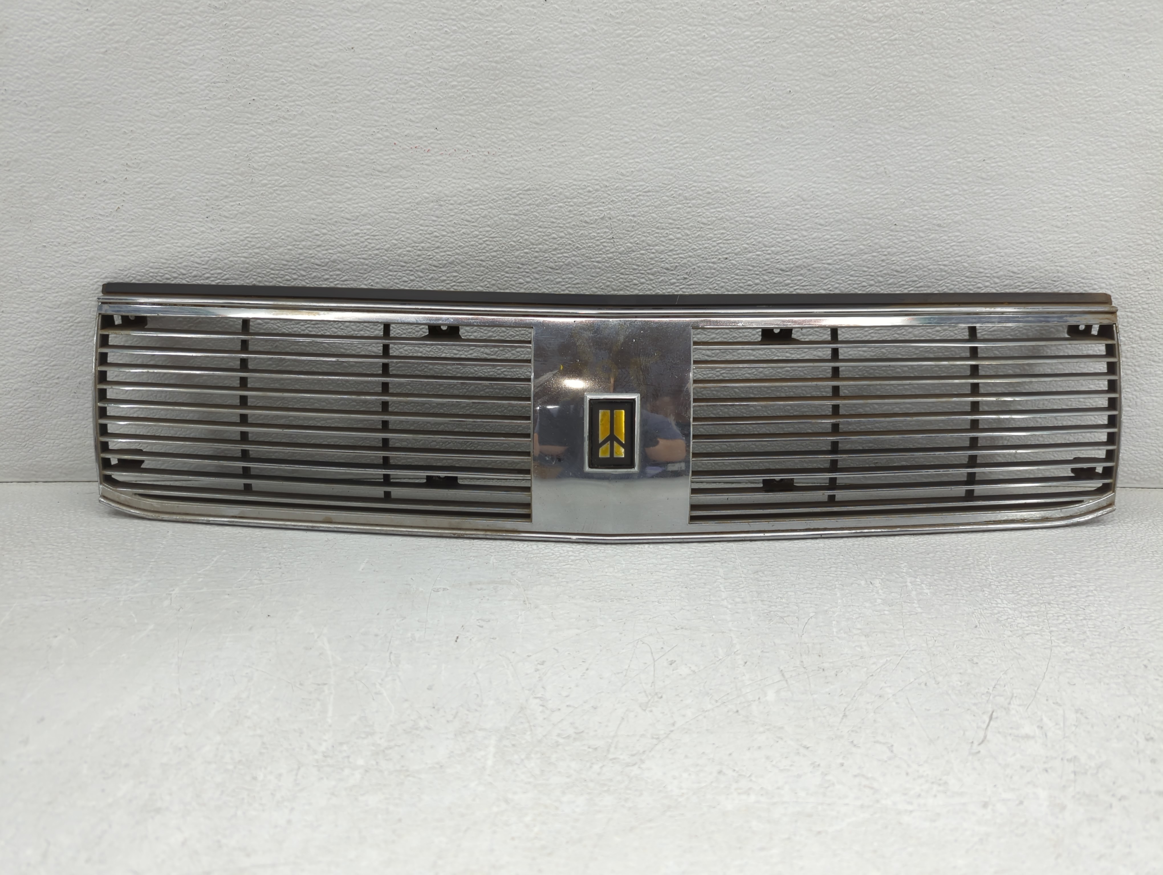 1987 Gmc Sierra Front Bumper Grille Cover 779645 - Oemusedautoparts1.com