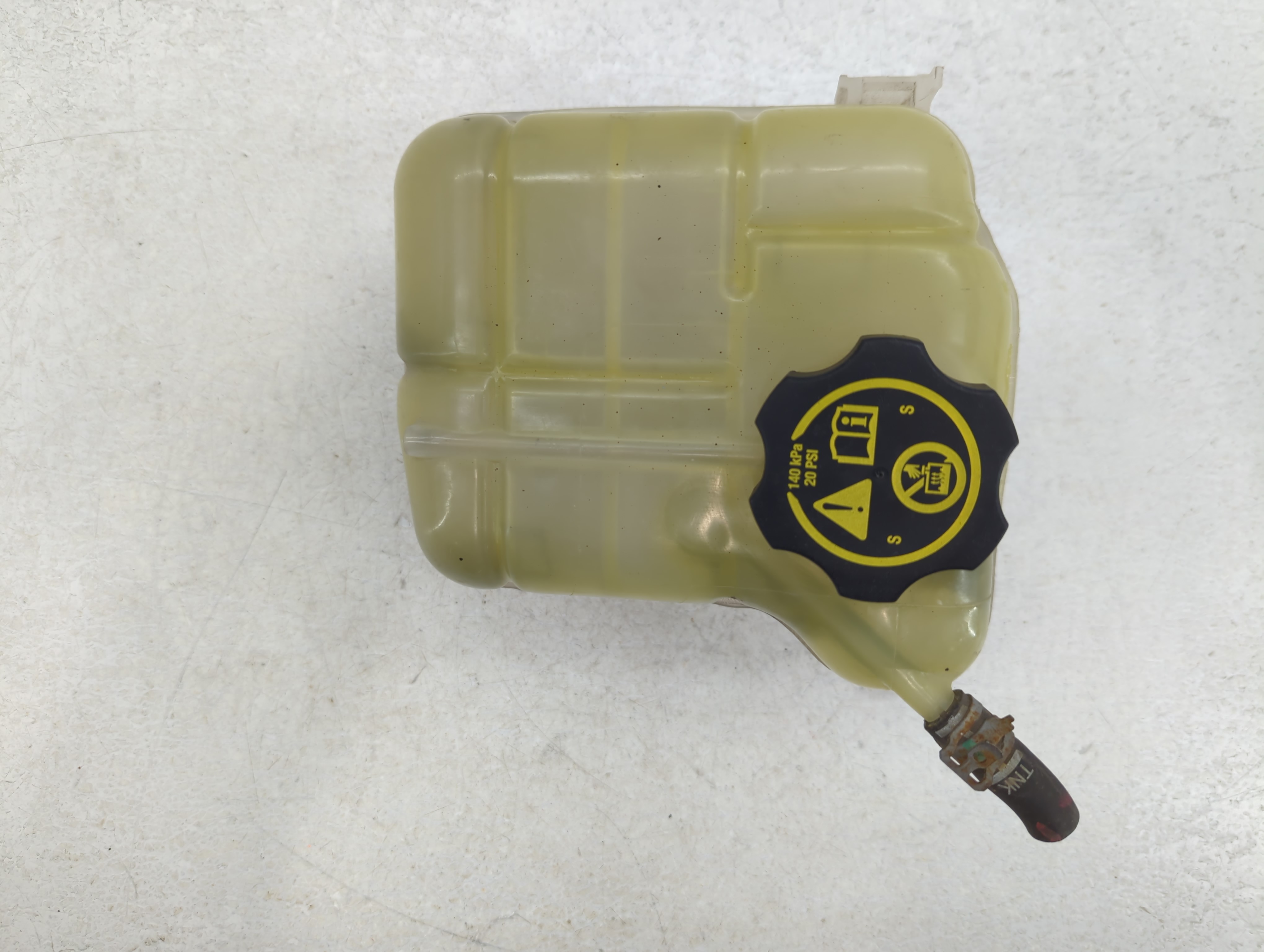 2013 Chevrolet Malibu Radiator Coolant Overflow Expansion Tank Bottle 779647 - Oemusedautoparts1.com