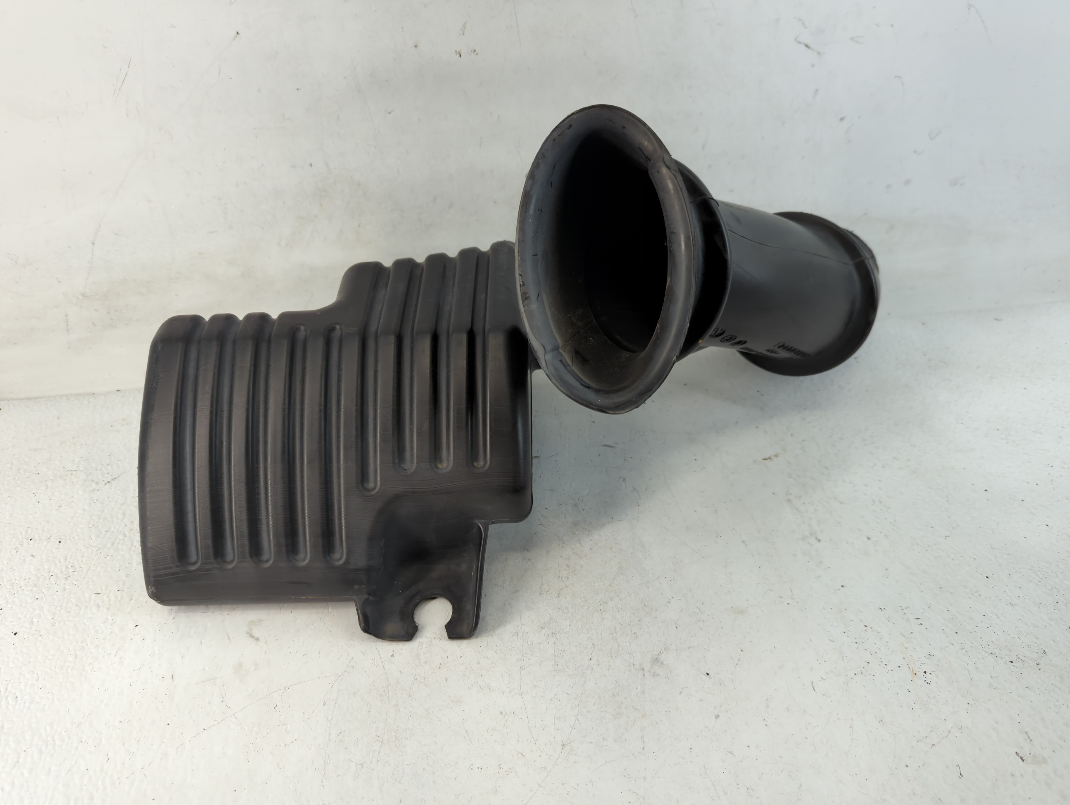 2010-2011 Chevrolet Equinox Air Cleaner Intake-duct Hose Tube 779651 - Oemusedautoparts1.com