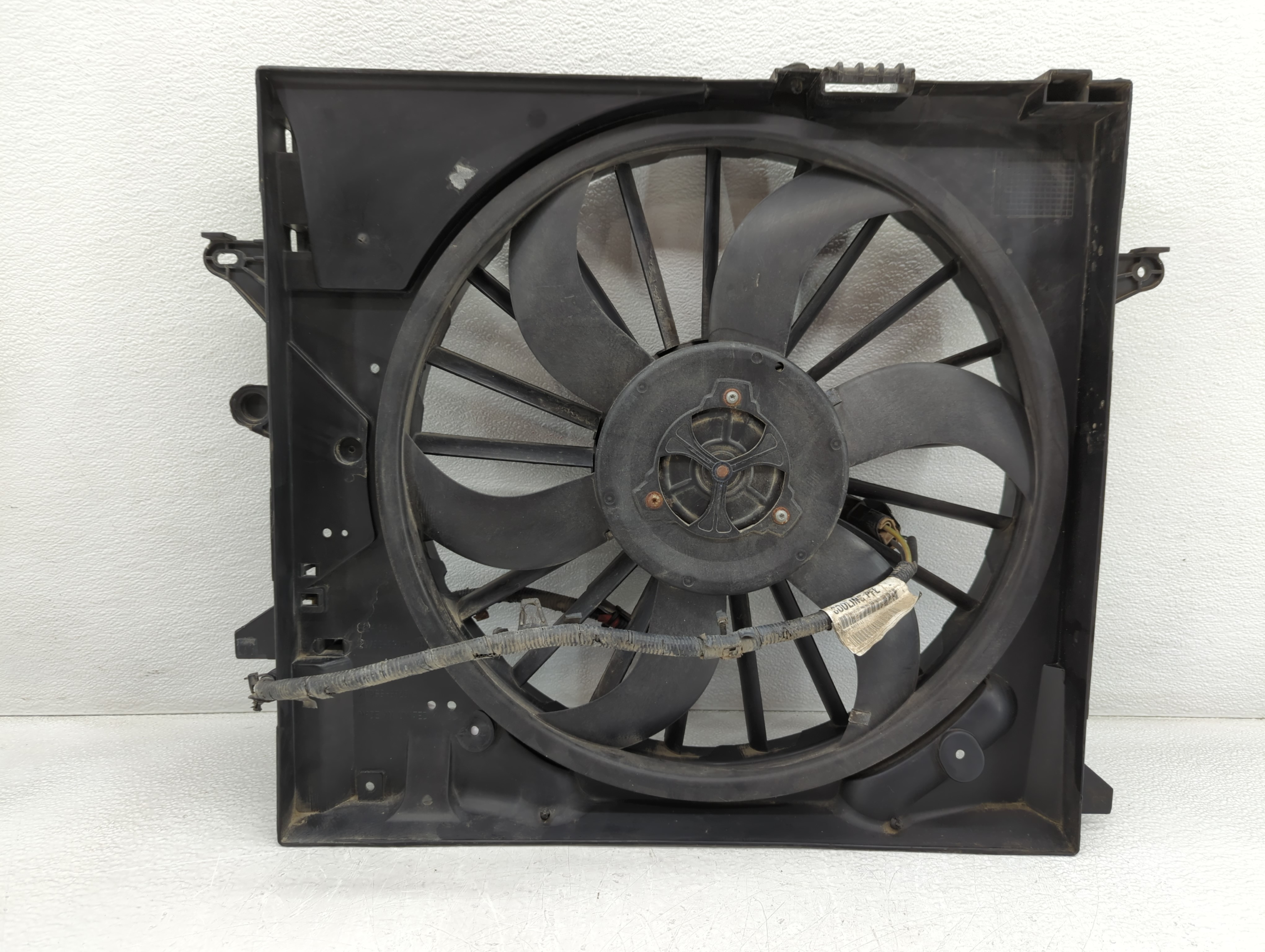 Picture of 2003-2004 Jaguar S-type Left Radiator Fan Motor Assembly 779684